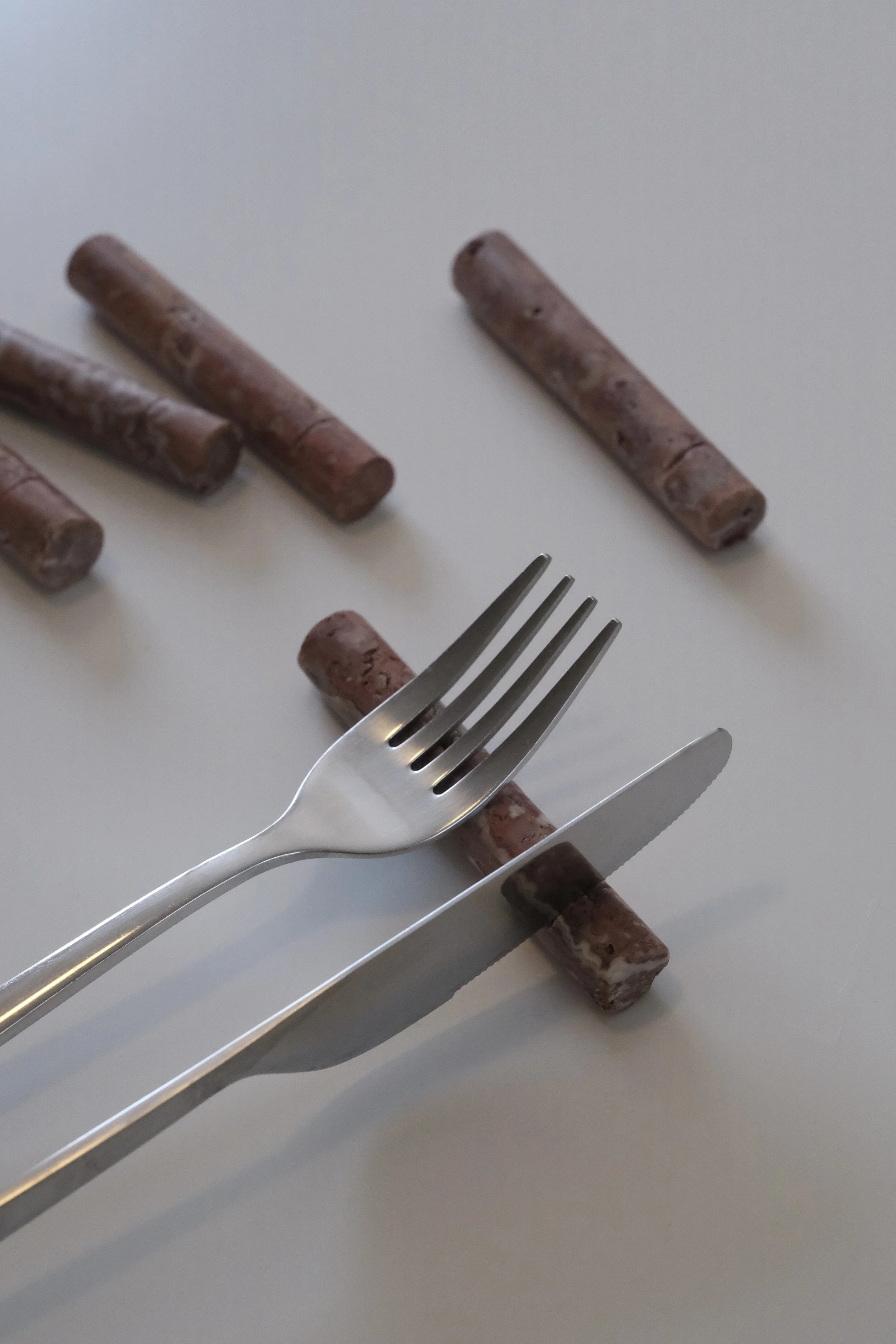 Marble_Cutlery Rests_Travertino Rouge7.jpg