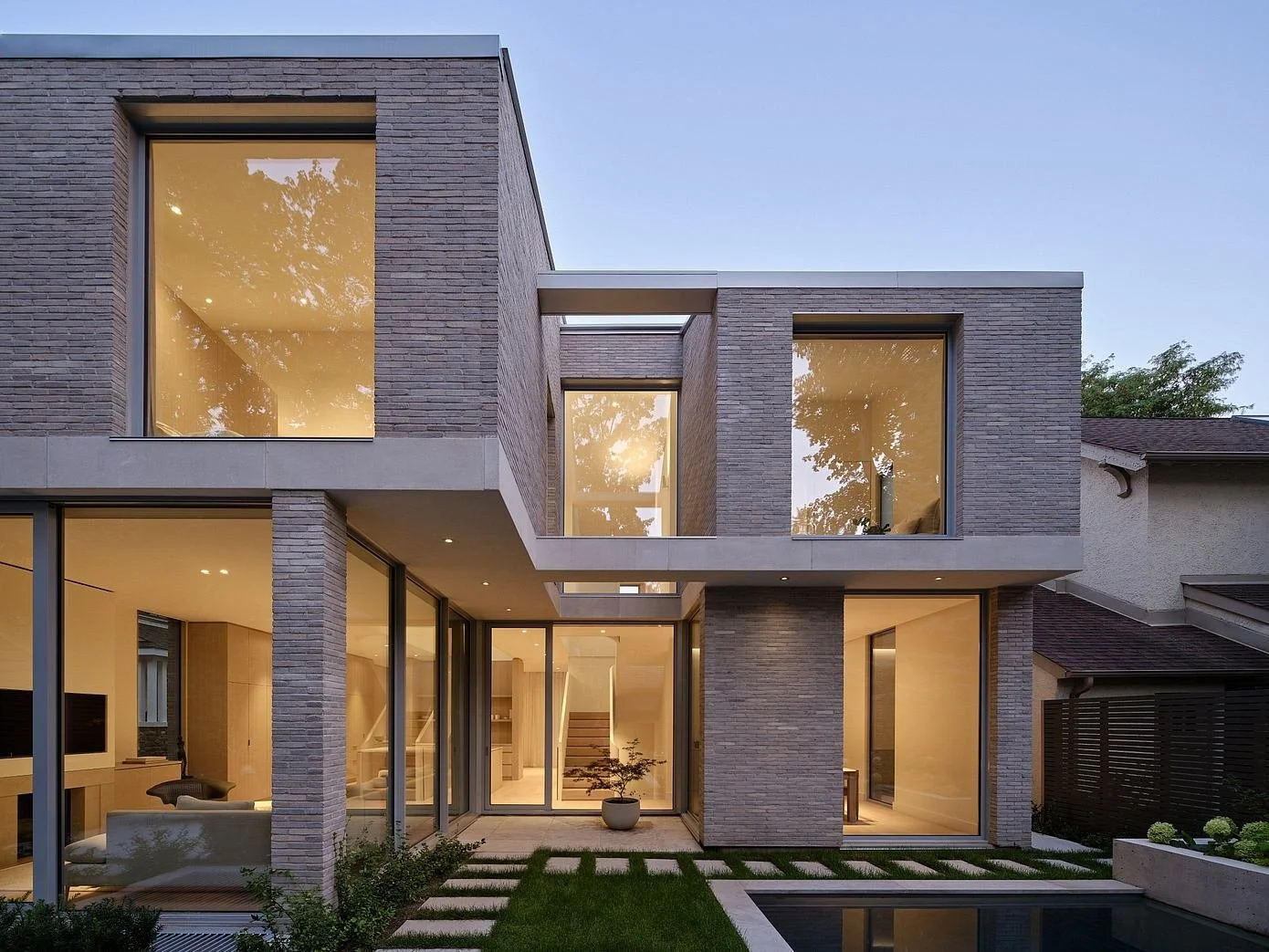001-lawrence-park-modern-minimalist-house-design-in-toronto-1390x1043.jpg