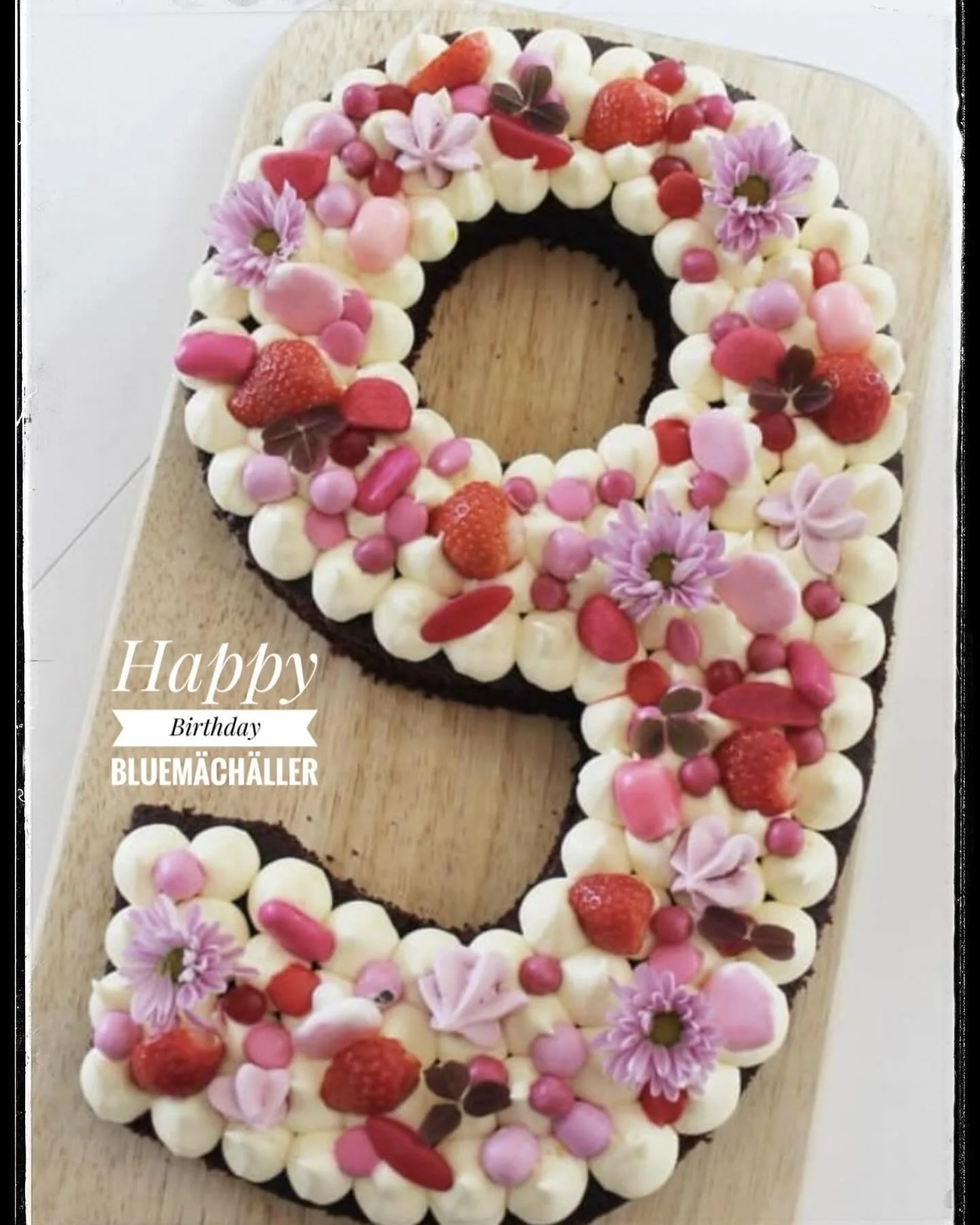 Unglaublich wi&auml; di&auml; Ziit lauft..

de bluem&auml;ch&auml;ller fiired scho siin 9te Geburtstag
🎉🥳🎂🌸🌺🍀🎊💗

Uf dem W&auml;g eimal meh es RIIS&Auml; DANK&Auml; a alli Kunde wo &uuml;s immer so toll underst&uuml;tzed🌺🌸
MERCI🍀🌺🥰
Au es 