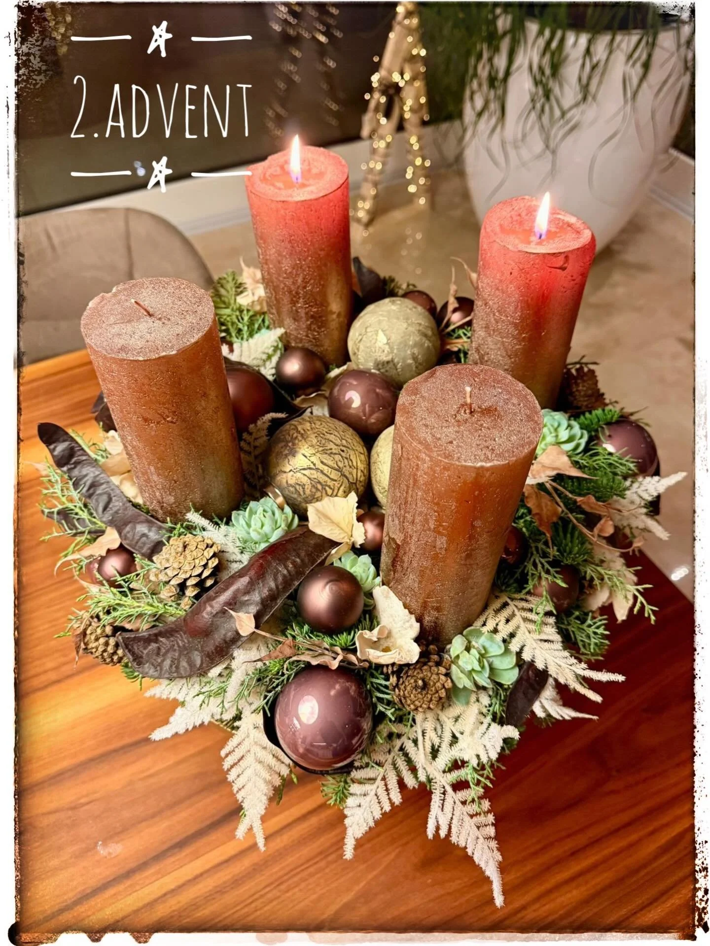 Allne en sch&ouml;ne 2.Adv&auml;nt🤩 

#kerzenschein #adventskranz #weihnachtskugeln #zweiteradvent #stimmungsvolleatmosph&auml;re #bluem&auml;ch&auml;ller