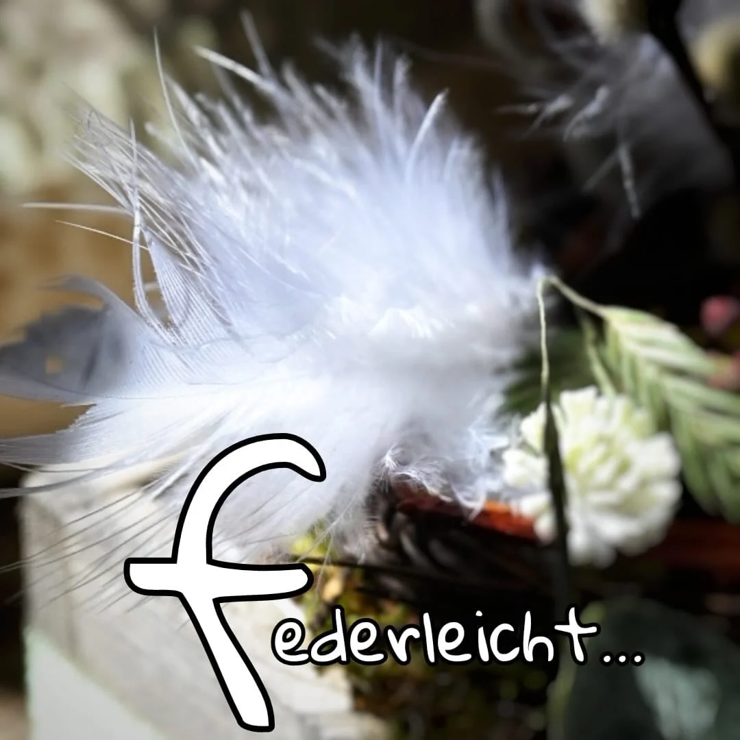 ✨ Osterzeit 🐰🌿 

Zart, nat&uuml;rlich &amp; mit viel Liebe gemacht &ndash; so zieht der Fr&uuml;hling bei dir ein 💛 

Team schlicht oder bunt? 🌸 

#osterdeko #fr&uuml;hlingsdeko #dekoliebe #handgemacht #osterzeit