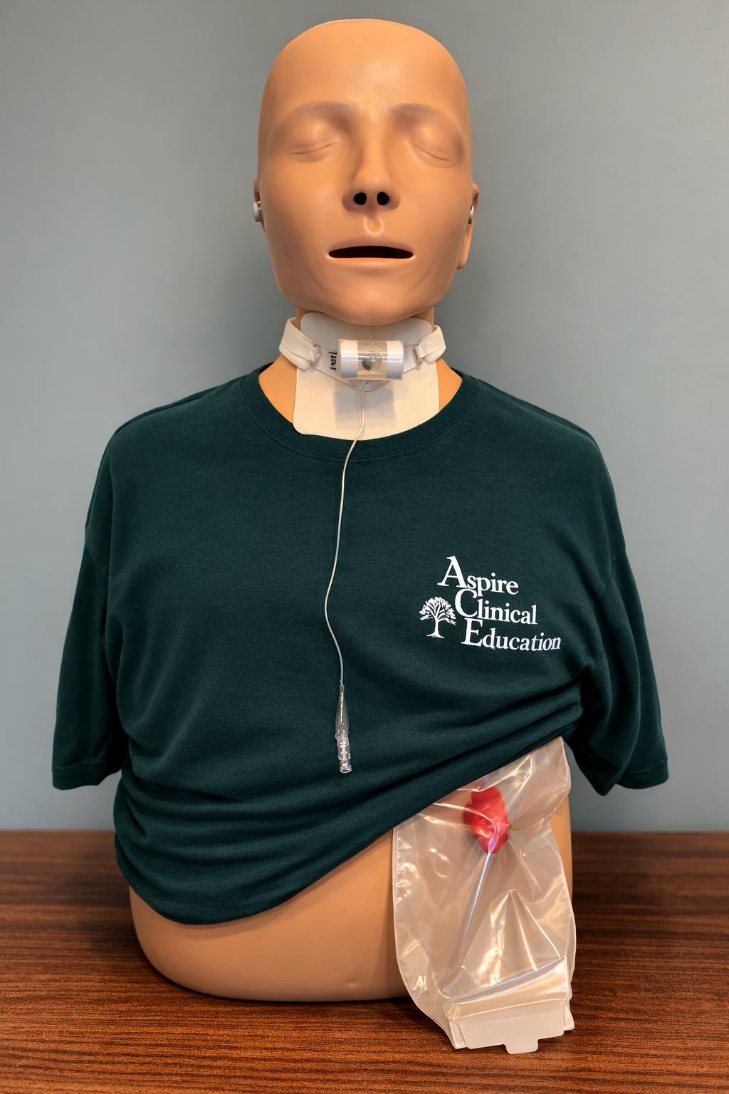 Sim manikin with sim stoma and bag
