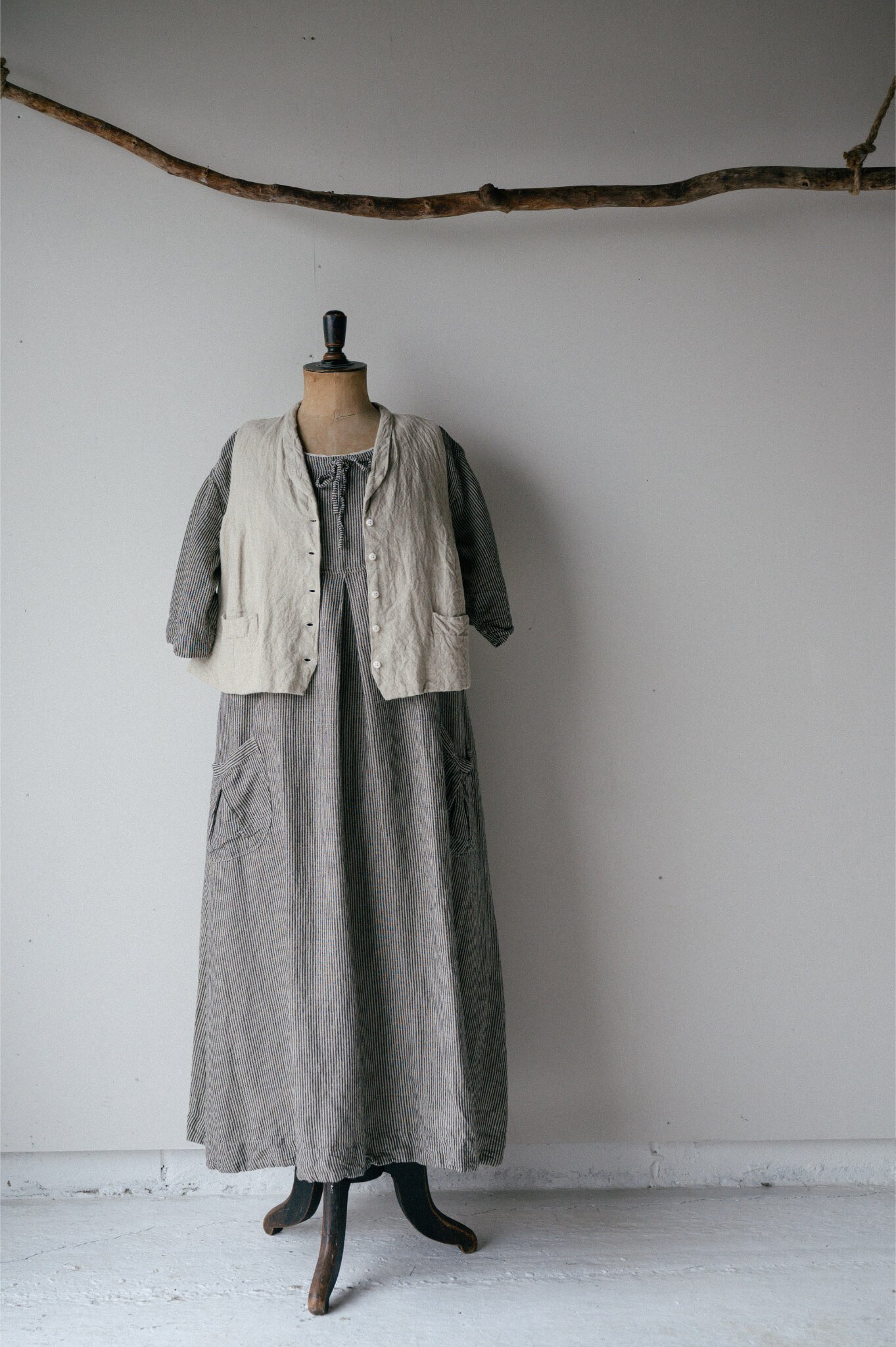 Black with natural stripe_waistc_t natural.jpg