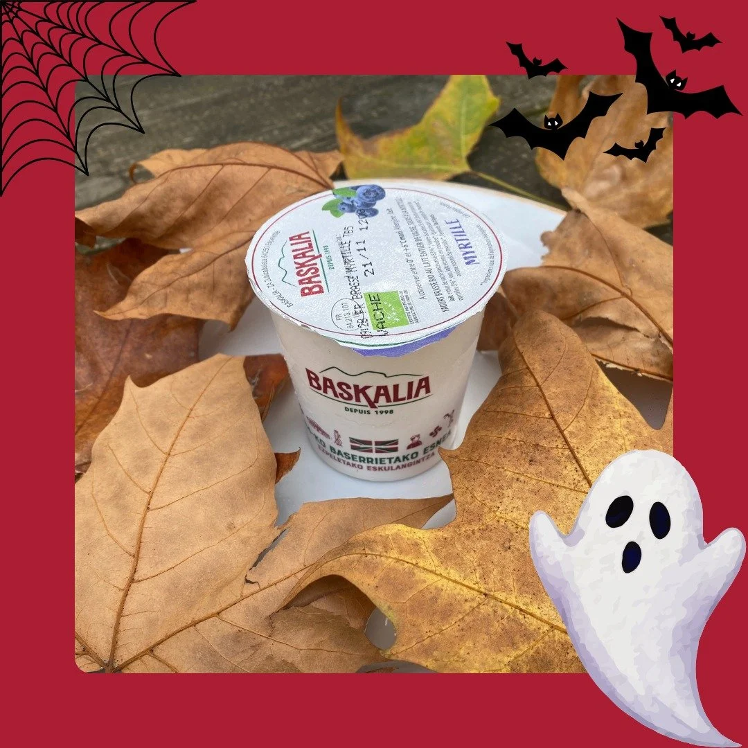 👻 M&ecirc;me les monstres raffolent de nos yaourts !
Joyeux Halloween &agrave; tous les gourmands 🎃✨

Ce soir, direction Gau Beltza &agrave; Saint-P&eacute;e-sur-Nivelle pour prolonger la magie d&rsquo;Halloween version basque 🖤
Et pour les plus i
