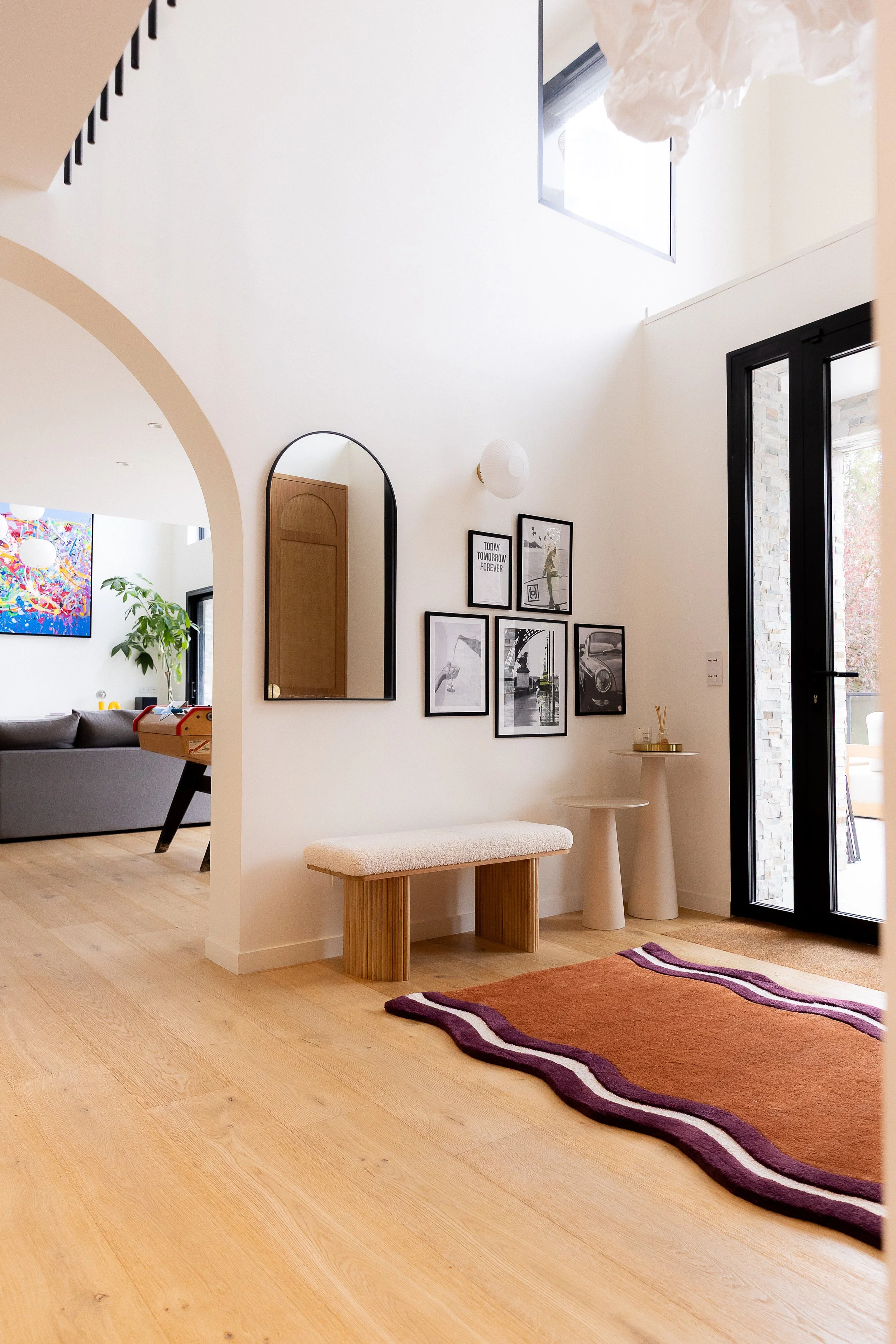 Entrée entièrement rénové, et décoré de manière moderne et raffiné