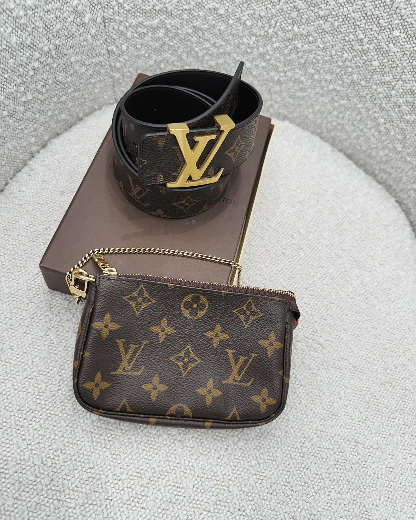 Pochette LV &amp; belt DM inquiries #designer #highend #luxury #preloved #consignment #sustainblefashion #recycleyourstyle♻️
