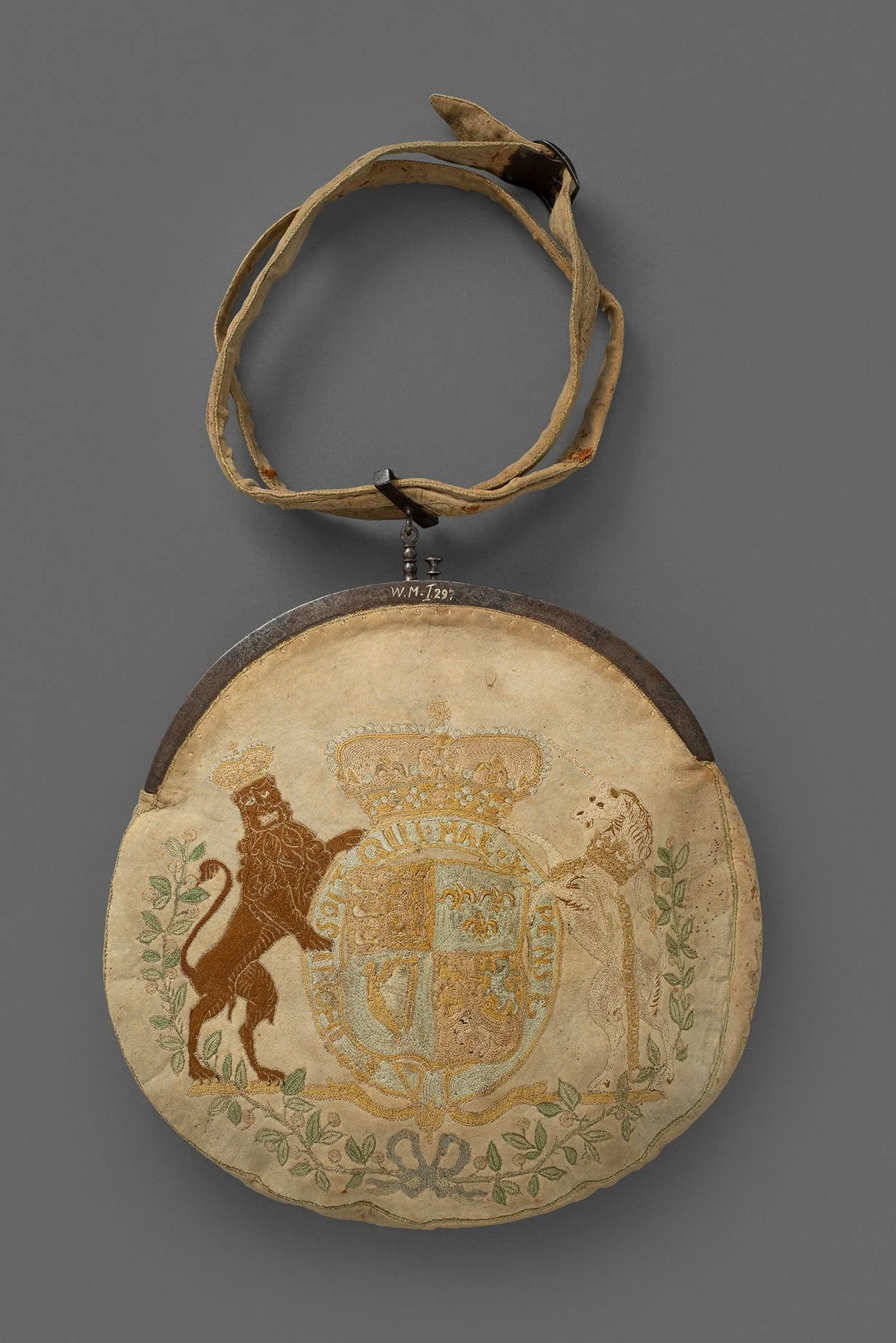  A Magnificent and Rare Royal British or Hanoverian Huntsman’s Satchel , 
c. 1714–1727 
silk, leather, cotton, steel 
diameter: 35 cm (13.78 in.)