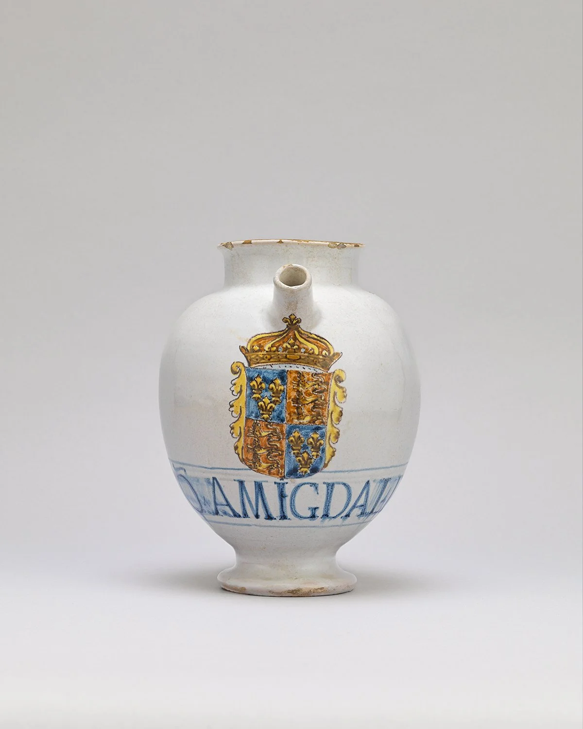 Attributed to the Workshop of Diomede Durante (Rome, late 16th century) 
 Armorial pharmacy jar with English 
royal coat of arms  inscribed – O.AMIGDAL.D (oil of sweet almonds) 
height: 23.5 cm 
 
MORE INFORMATION
 
