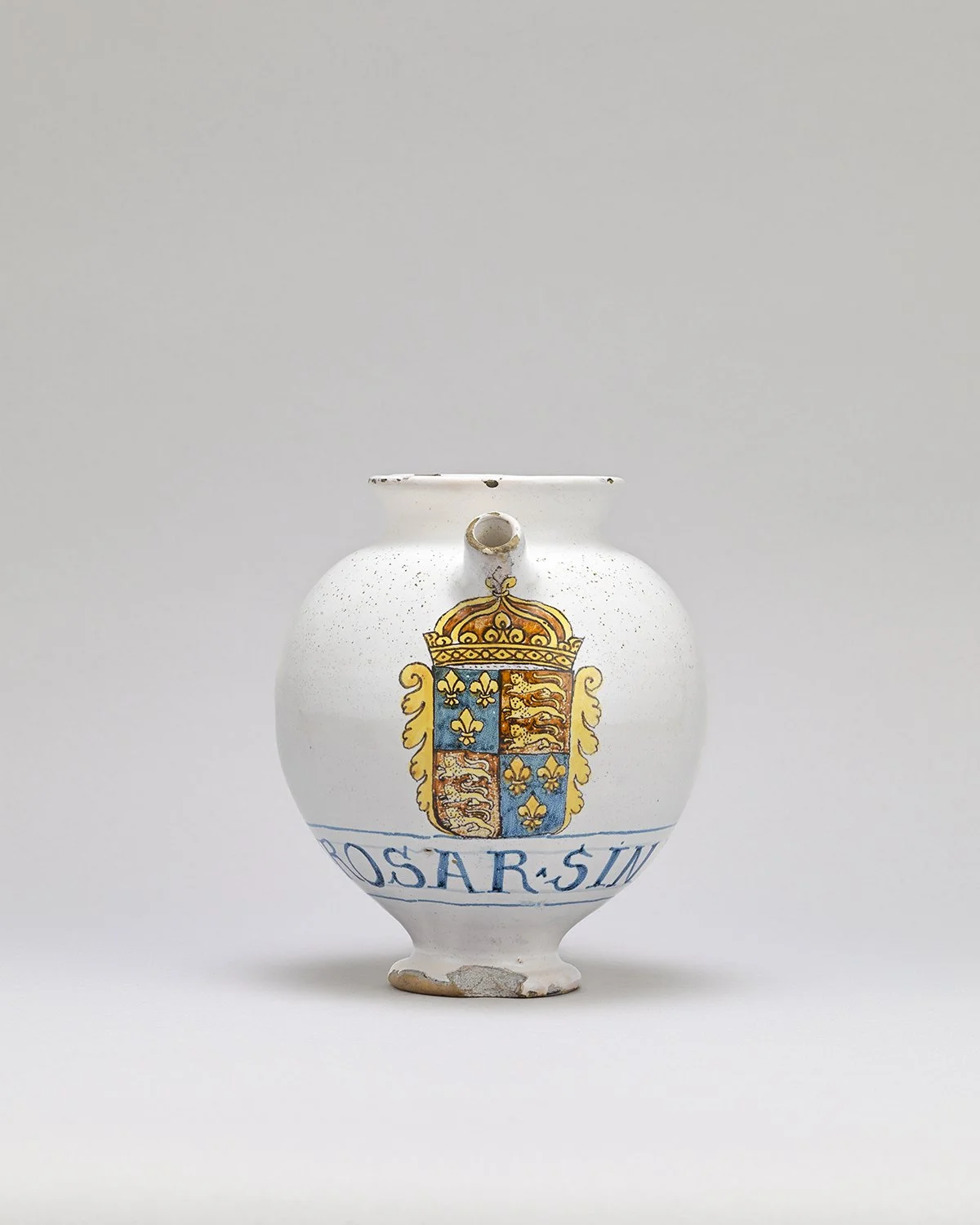 Attributed to the Workshop of Diomede Durante (Rome, late 16th century) 
 Armorial pharmacy jar with English 
royal coat of arms  inscribed – M.ROSAR.SINP (honey of roses) 
height: 21 cm 
 
MORE INFORMATION
 

