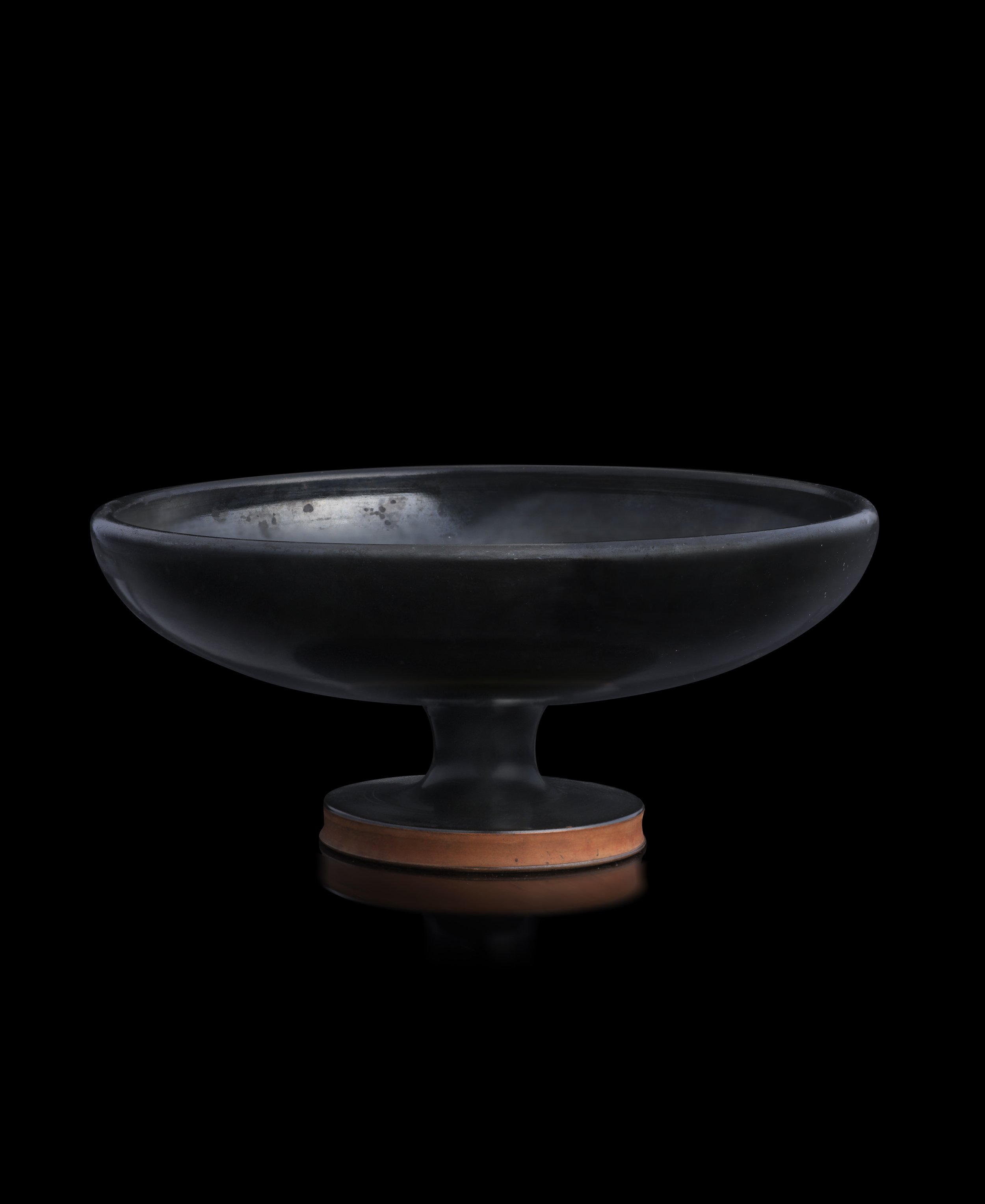  An Attic black-glazed pottery kylix ,c. 500–450 BC 
ottery 
width: 17.2 cm