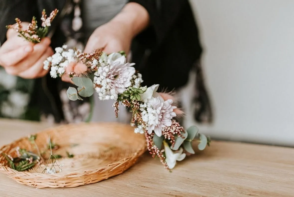 🌸✨ Ready to make something blooming beautiful with your favourite people?! ✨🌸

Whether your planning a hens party, birthday celebration or a just because gathering, our flower crown workshops are all about connection, creativity and making memories