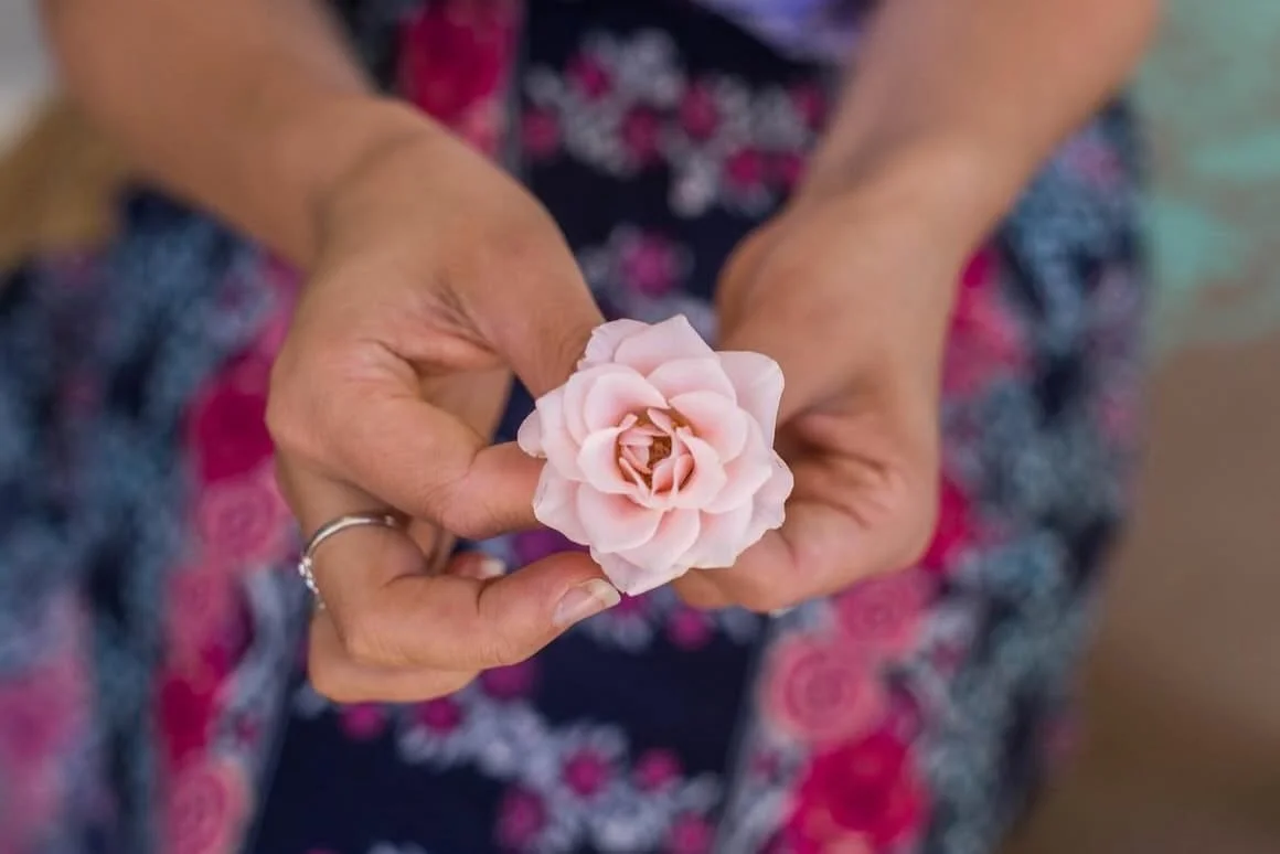Picture-perfect roses are just one ingredient in creating a beautiful flower crown.

Combine them with seasonal foliage and complementary florals, and you end up with something truly magical.

The kind of flower crown that turns heads, sparks smiles 
