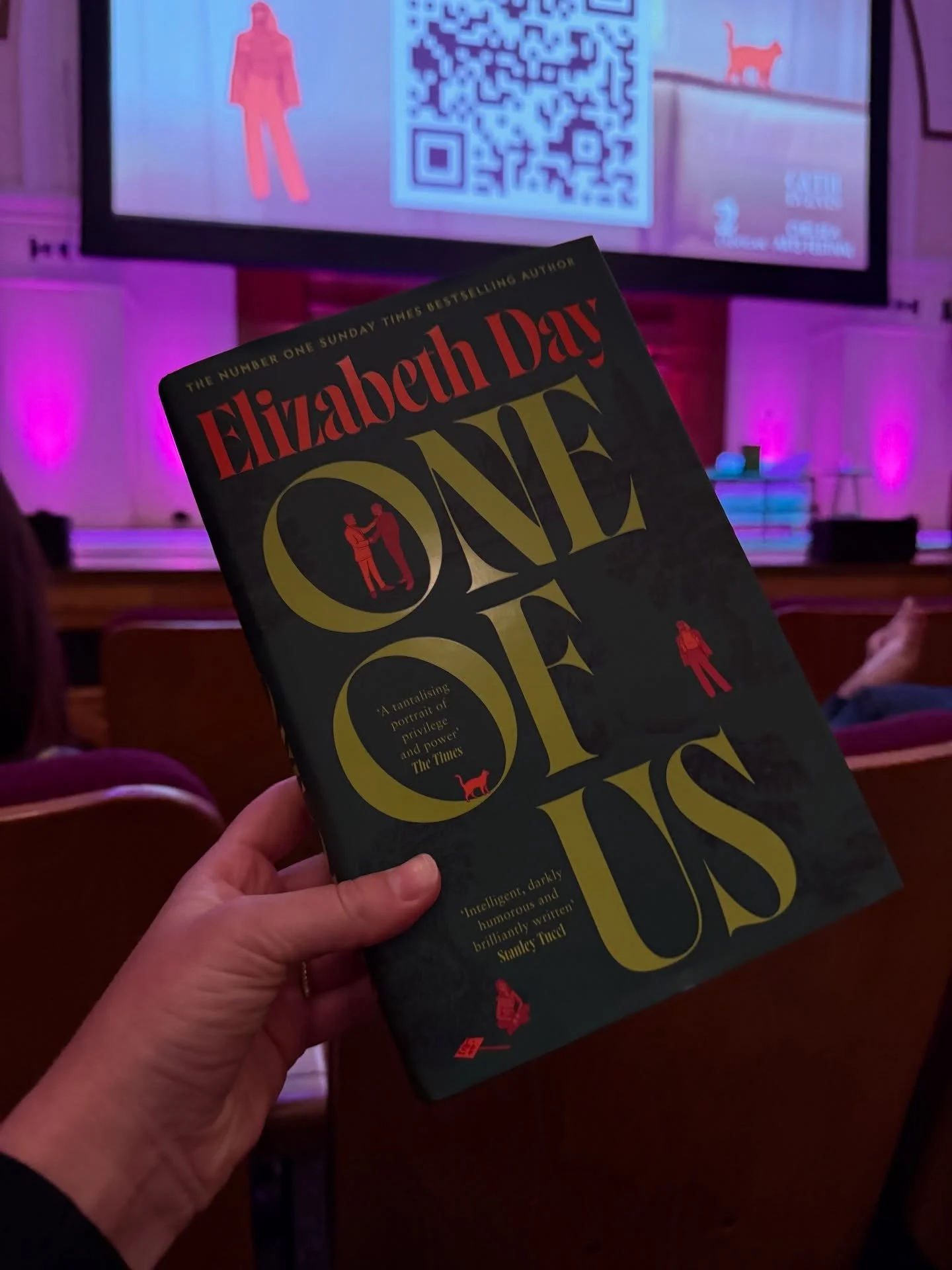 Adored seeing Marian Keyes talking to @elizabday at @chelseaartsfestival about her new book. I laughed, nodded along vigorously and got unexpectedly teary! Very excited to read One of Us 📕 

 #Bookstagram #Bookish #OneOfUs #NewBooks #BookEvents #Lit
