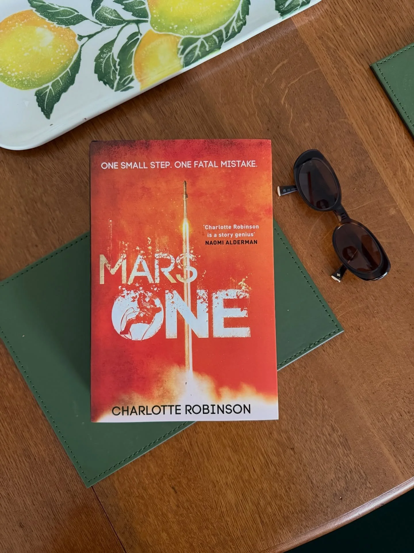 My most anticipated pre-order of the year is here and it&rsquo;s a thing of beauty. I was lucky enough to read an early draft of this debut @bycharlotterobinson and I&rsquo;ve been thinking about it ever since 🚀 

This book truly has everything: spa