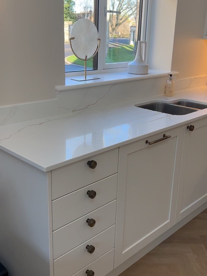 Out last little install completed before Christmas 🎄. It&rsquo;s amazing what you can fit in a 7m x 5m space. A kitchen with everything you could need and some bespoke bedroom wardrobes in this small but super cosy annex x