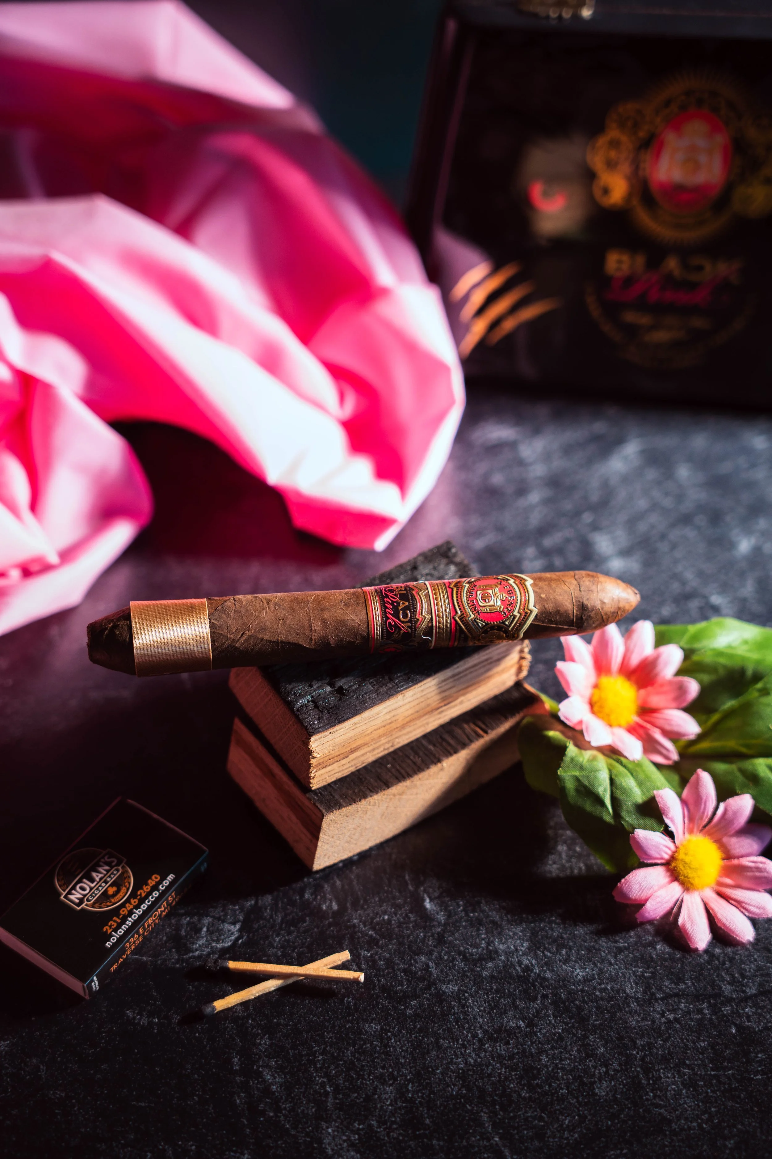 Fuente-Black-Pink-04.jpg