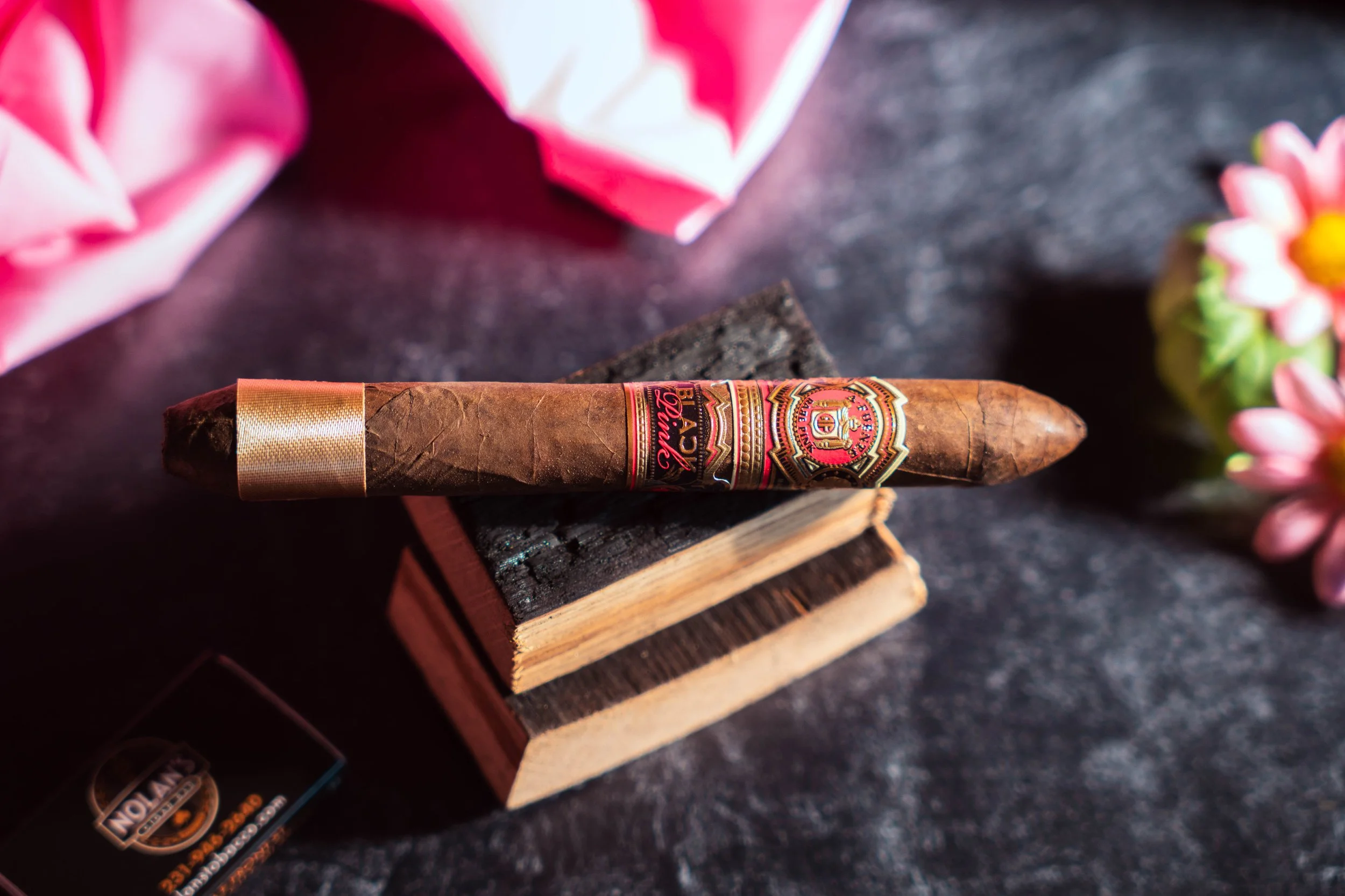 Fuente-Black-Pink-05.jpg