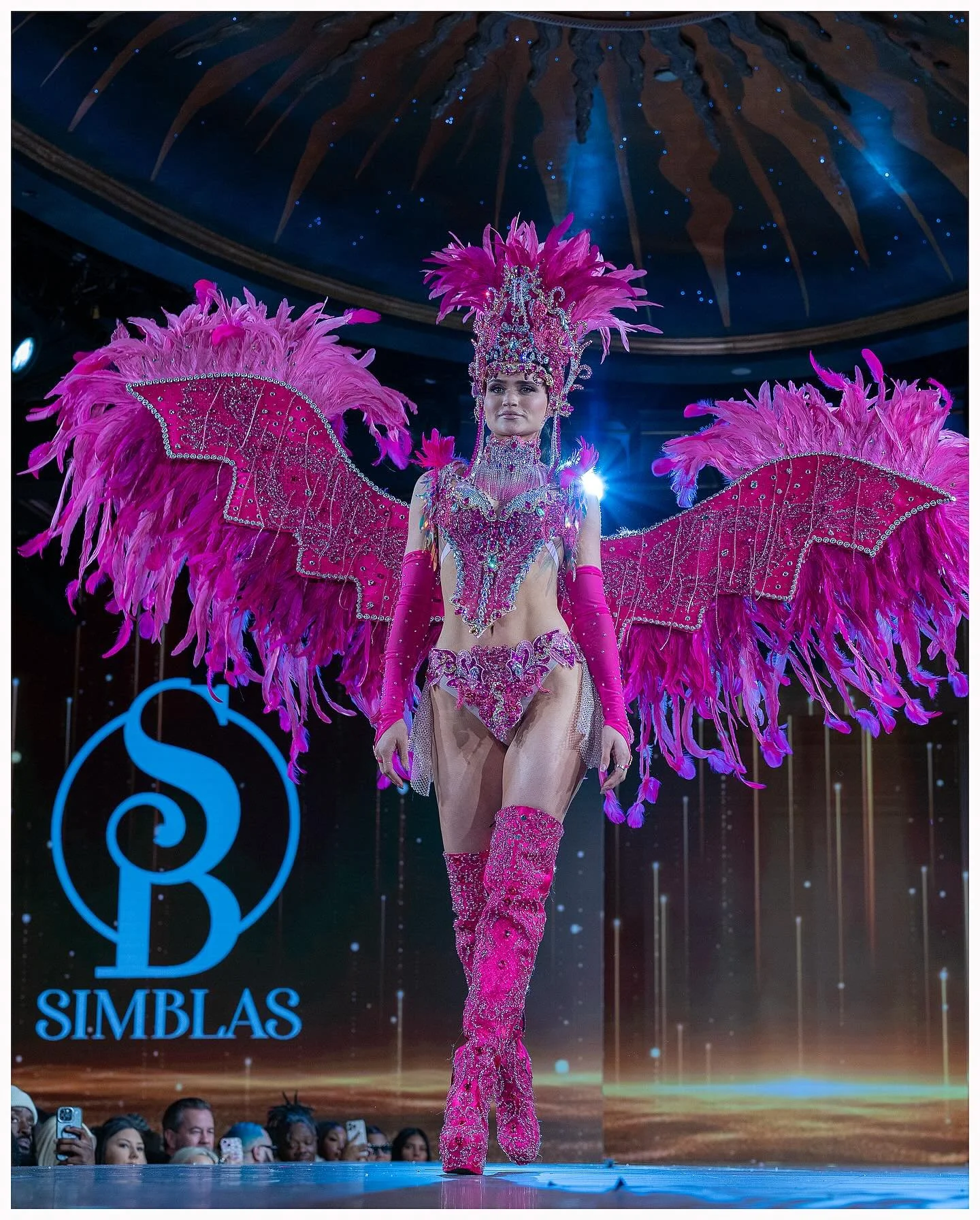 A Runway 7 moment, courtesy of @simblas . @runway7fashion 
&bull;	
&bull;	
&bull;	
&bull;	
&bull;	
&bull;	
&bull;  Note: All images are original as shot and NOT computer generated AI. 
&bull;
&bull;
&bull;	
&bull;	
&bull;	
&bull;	
&bull;	
&bull;	
&bu