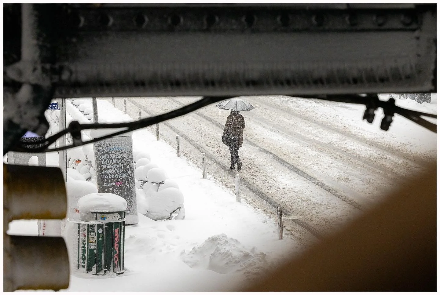 A city in whiteout, but the vision is still 20/20. New York doesn&rsquo;t stop for the storm; it just changes its wardrobe. ❄️🏙️ #NYCBlizzard2026.
&bull;	
&bull;	
&bull;	
&bull;	
&bull;	
&bull;	
&bull;  Note: All images are original as shot and NOT 