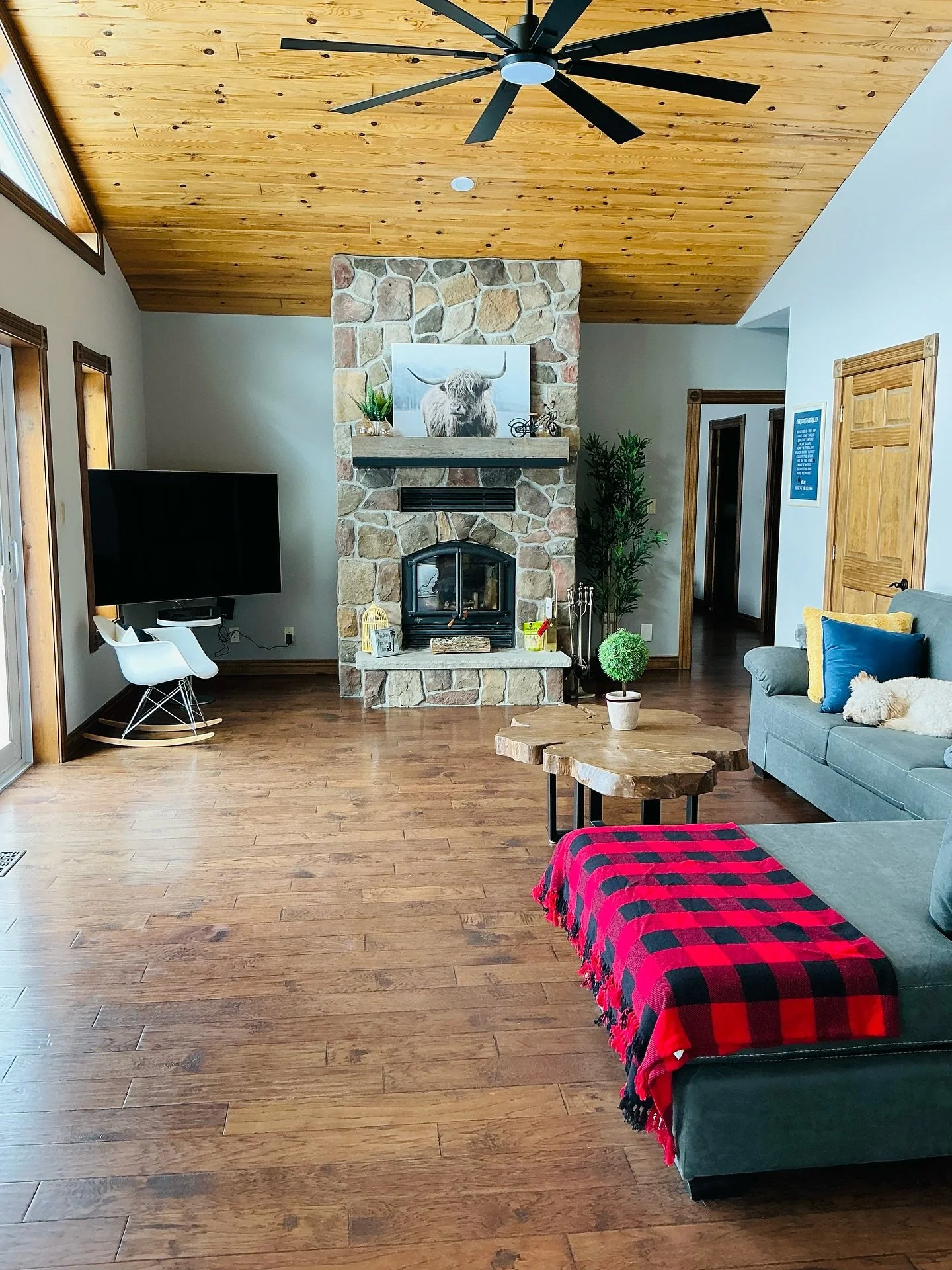 🍁 NP Lakeside Cottage 🍁

Escape to NP Lakeside Cottage, a cozy modern getaway on beautiful McQuaby Lake in Nipissing, Ontario. Whether you&rsquo;re planning a peaceful fall retreat or a winter escape, this lakeside gem has everything you need to un