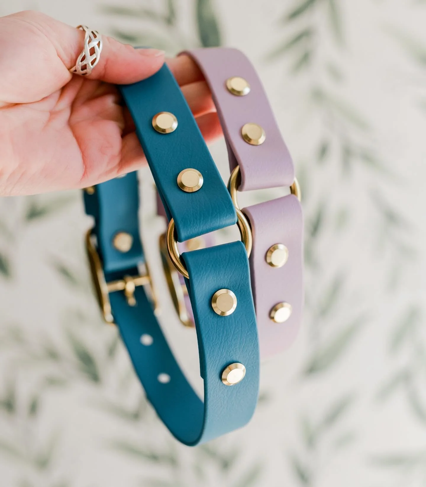 New collar just dropped 👀

✨Our O-Ring Safety Collars are officially here!✨

🌿Designed for adventurous pups, the center ring allows a little extra movement compared to a standard collar.

🐾More new releases coming soon&hellip; stay tuned 👀

Any c