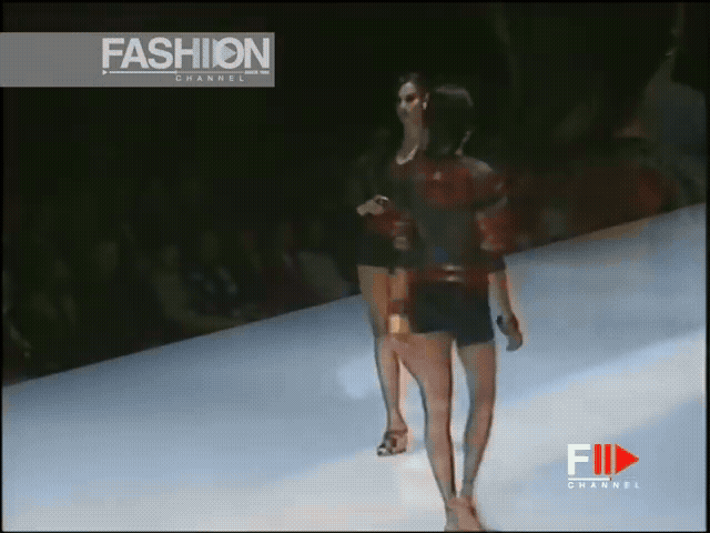 YTDown.com_YouTube_GIANFRANCO-FERRE-Spring-Summer-1993-Mila_Media_V42DOykdeas_001_480p.gif