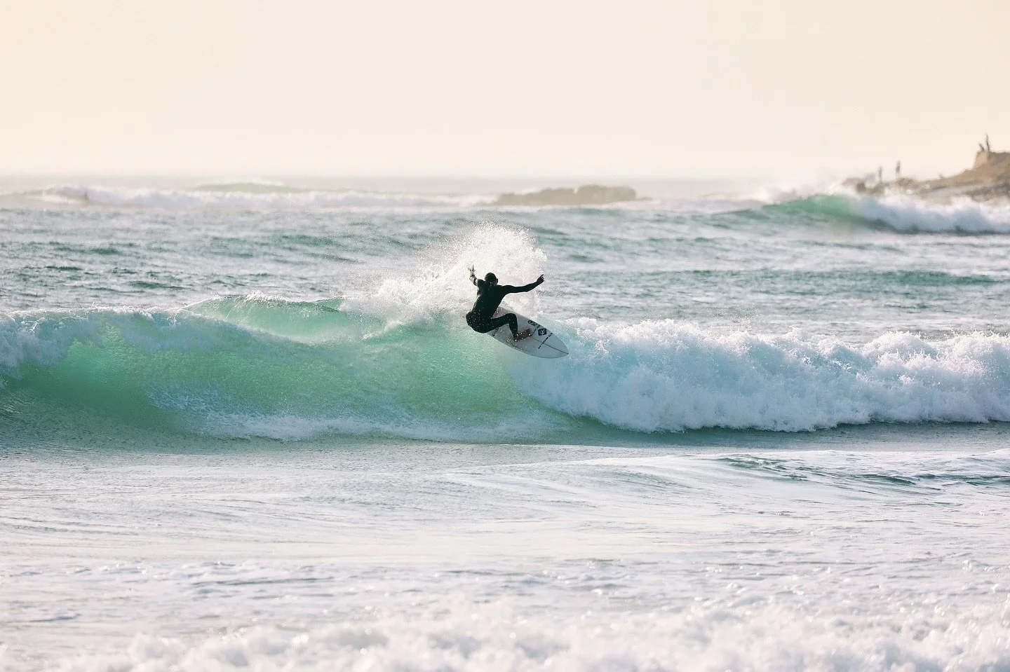 🇲🇦 is calling 

@escape.surf.school 

#surfphotographer #surfphotos #surfer #cornwallsurf #surfschool #surftrip #morocco #taghazout @solawetsuits