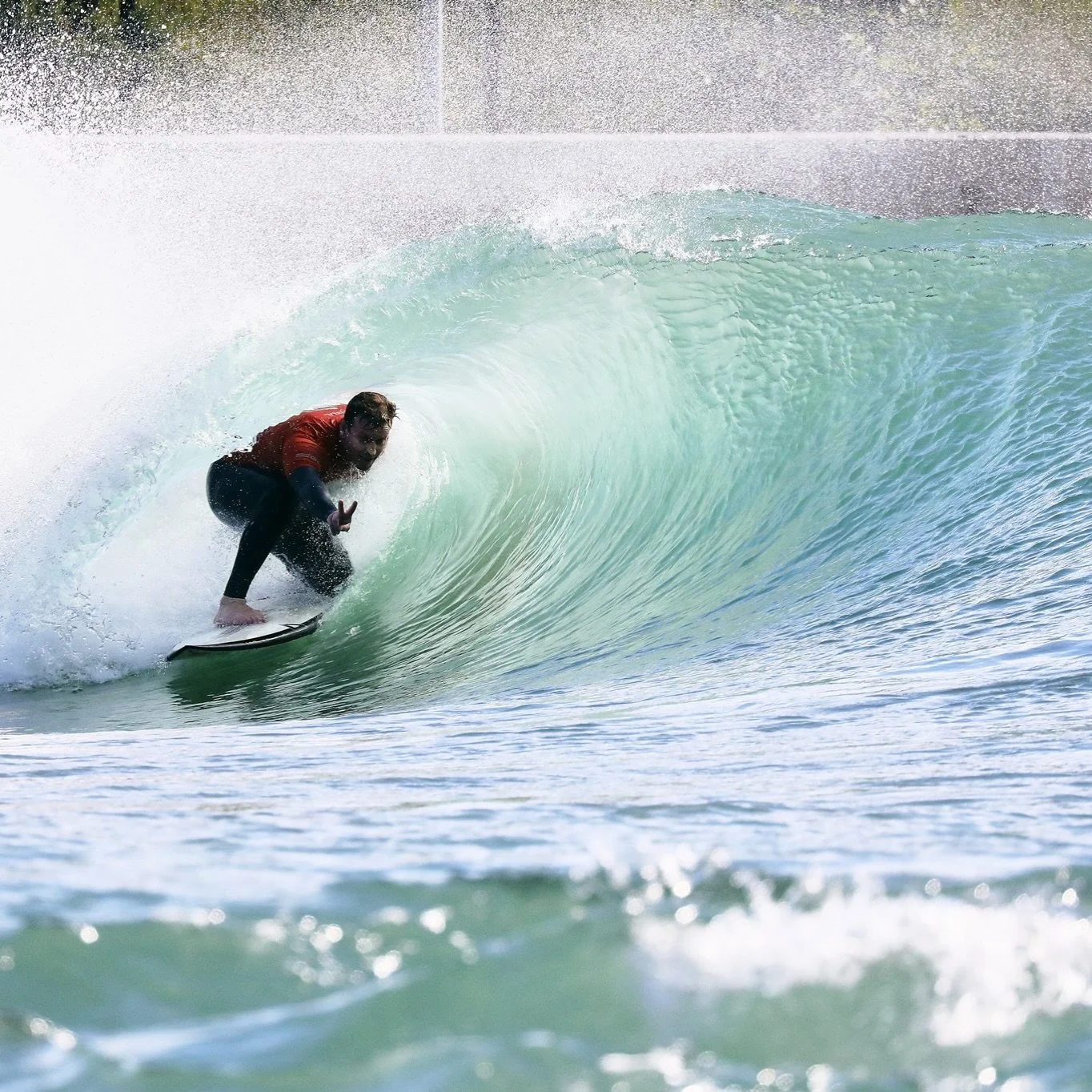 📍 Lost Shore, Edinburgh 
🏄&zwj;♂️ @rsjsurfacademy 

#lostshore #wavepool #surfphotography #surf #barrelsforbreakfast @lostshore