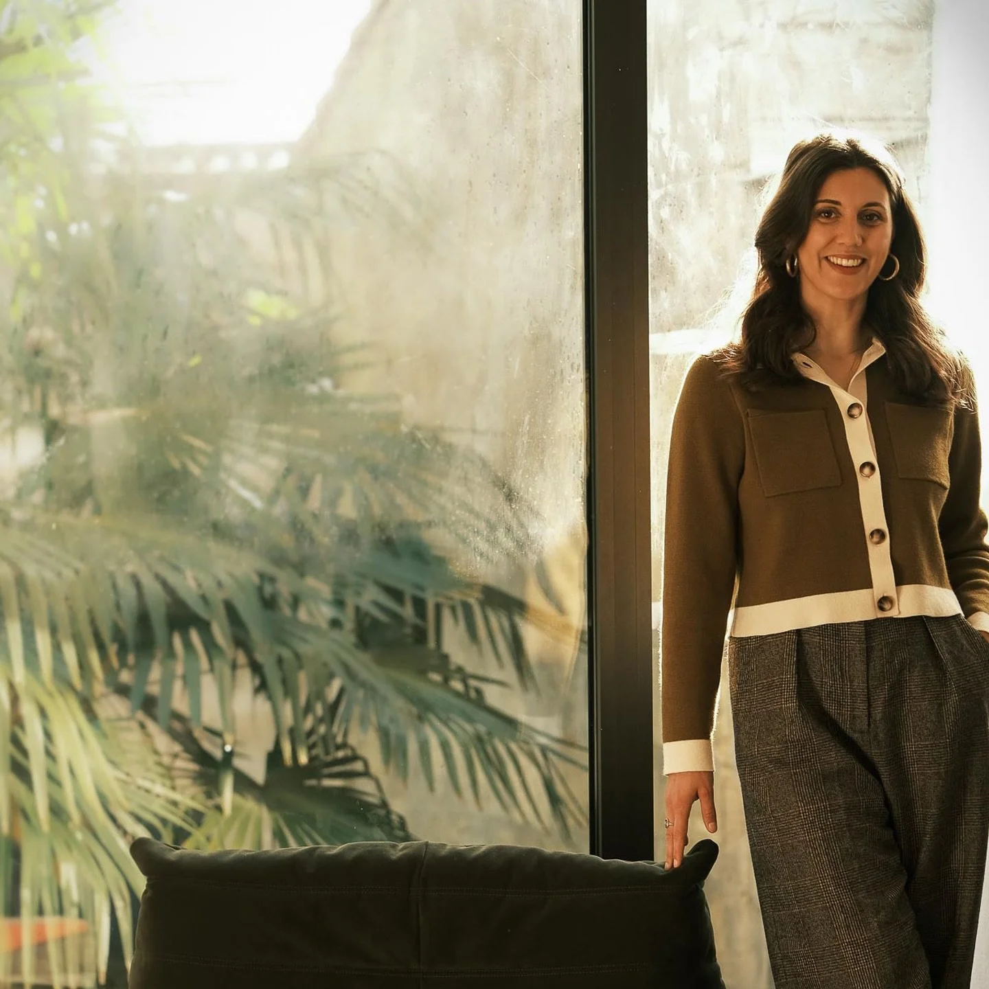 Moi, c&rsquo;est Victoria. Architecte d&rsquo;int&eacute;rieur &amp; Designer.

Je con&ccedil;ois des espaces adapt&eacute;s aux usages, aux personnes qui les occupent et &agrave; leur mode de vie.

Mon parcours m&rsquo;a men&eacute;e du visual merch