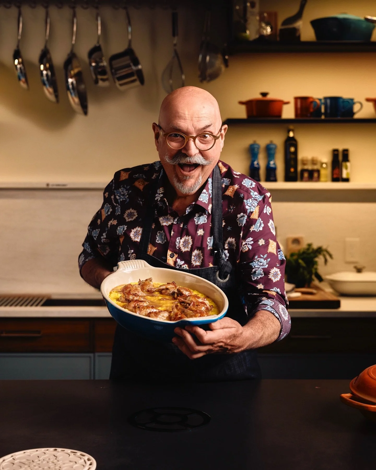 Merci &agrave; @tastet.ca &amp; @lecreusetcanada pour votre confiance sur ce projet et surtout &agrave; @mlebleu de m&rsquo;avoir aid&eacute; &agrave; la r&eacute;alisation sur chaque vid&eacute;o ! Tr&egrave;s le fun d&rsquo;avoir collabor&eacute; a