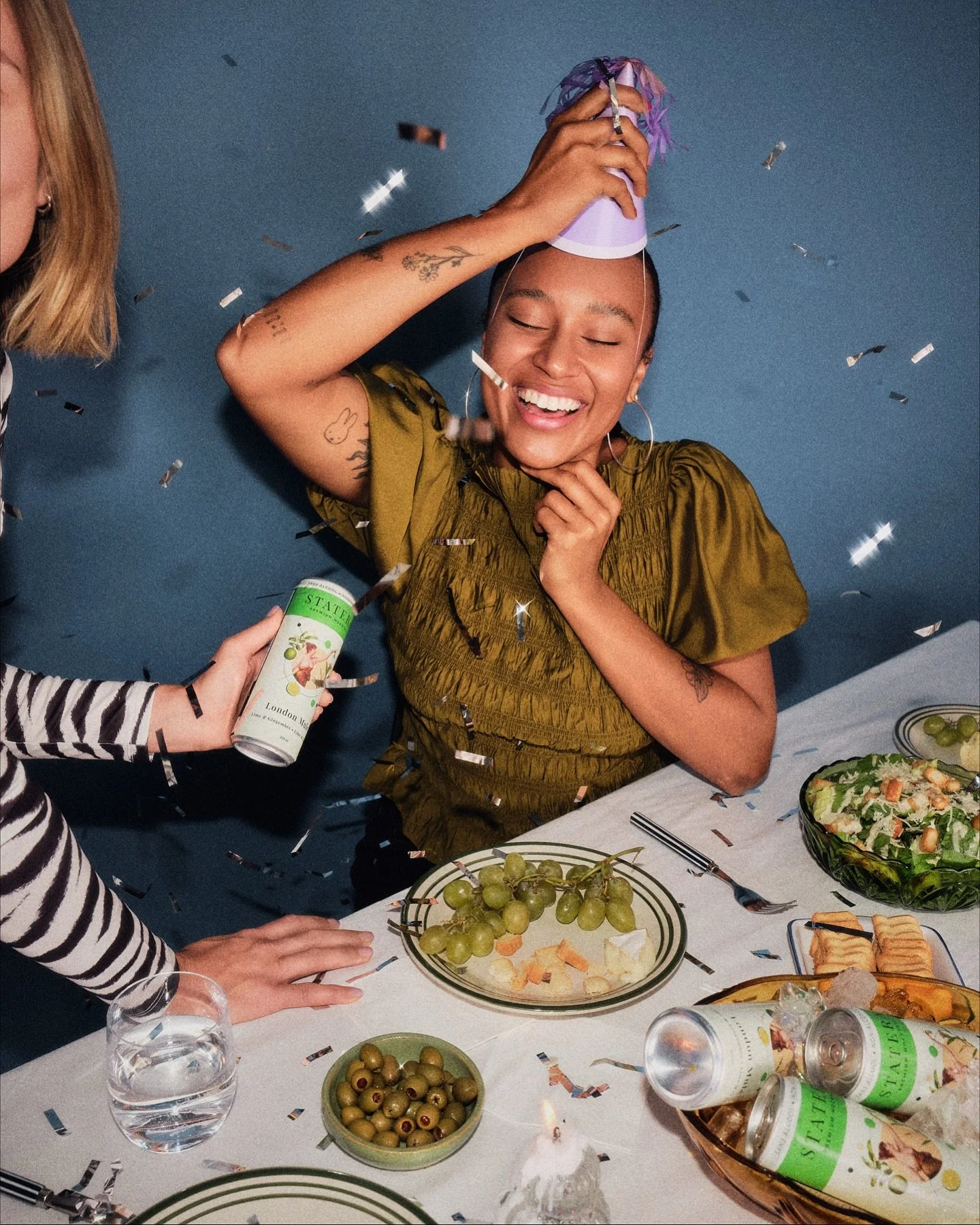 Photoshoot for @statera_spirits avec l&rsquo;&eacute;quipe de @camarademtl et @miambi.kasse devant la cam&eacute;ra !
🎉📸 🤩