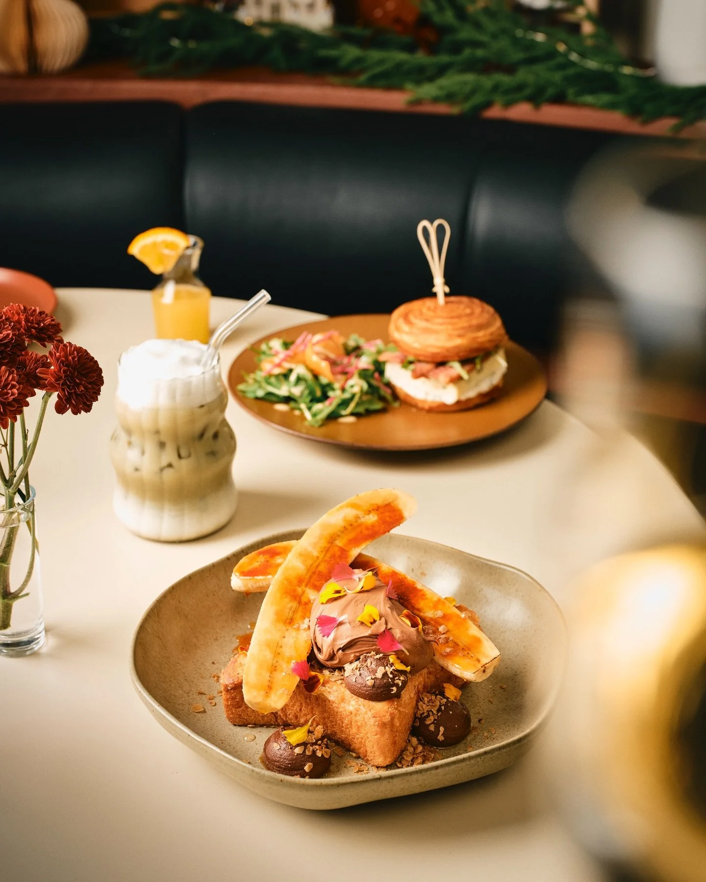 Quelques photos prises au restaurant @queserasyrah_dix30 avec l&rsquo;&eacute;quipe @aurasocial.📸🤯