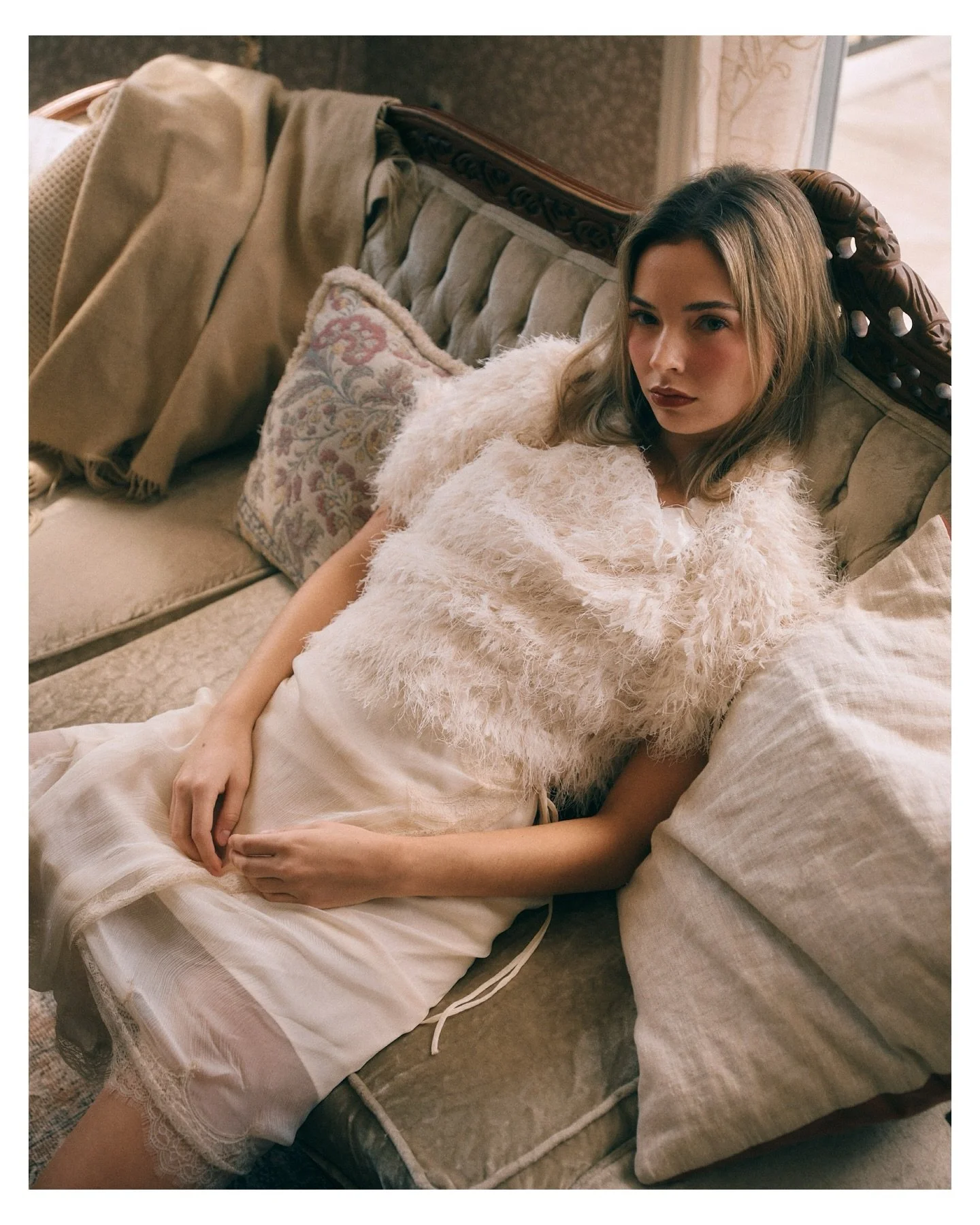 Choose your fav 1-8 🤍

Projet cr&eacute;atif avec cette belle &eacute;quipe ! Merci encore pour la journ&eacute;e ! 🤩

Model: @amelie_collard 
Stylist: @alexandralarivieree 
MUA: @manning.beauty 
Location: @la.belle.commode