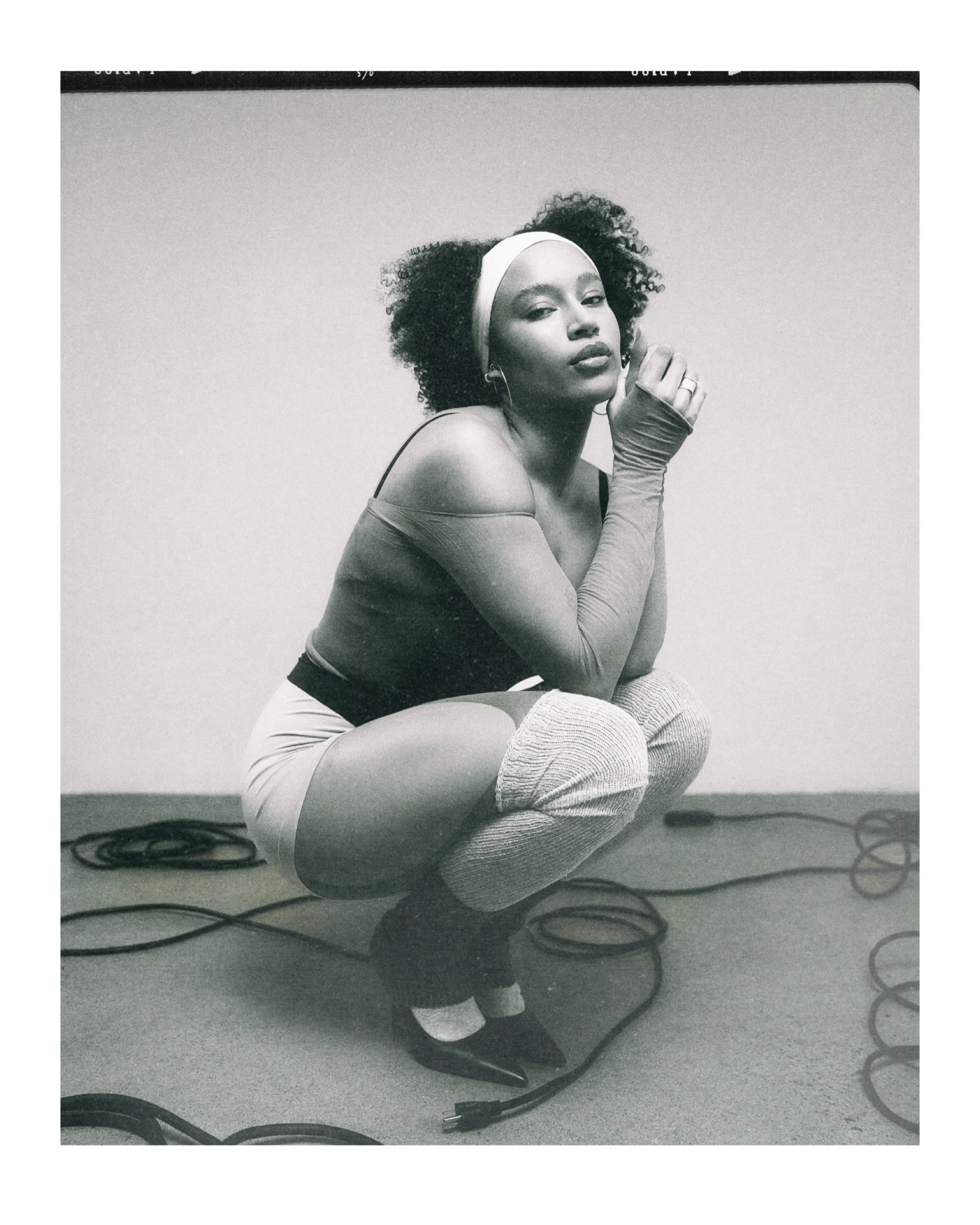 Movements with @miambi.kasse 🧑🏾&zwj;🩰📸

Stylist: @alexandralarivieree 
Mua: @catlev