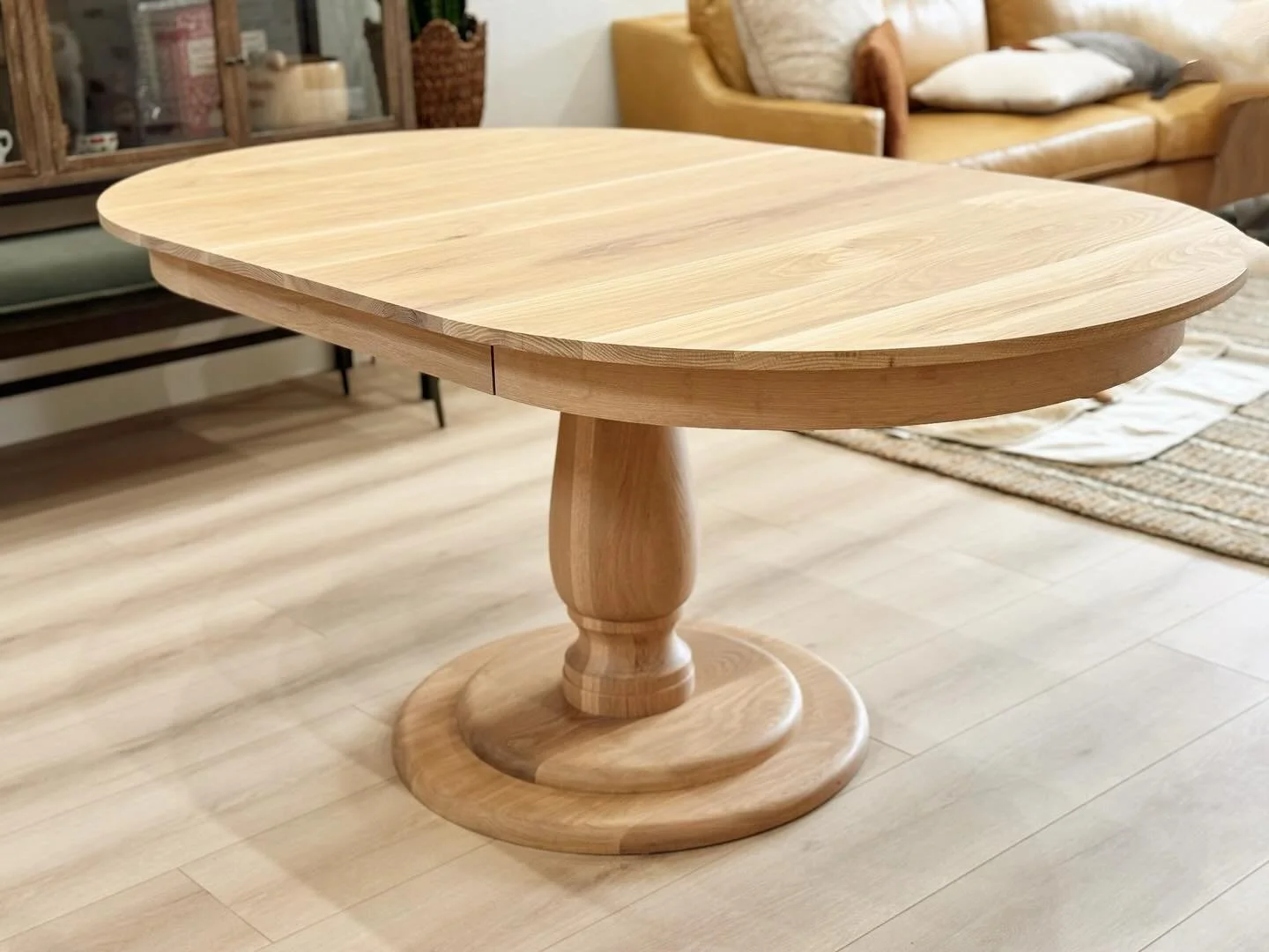 Delivered this little beauty last week. Turning this pedestal was quite a challenge, but in the end, I&rsquo;m so pleased with the result. Solid white oak, expands from 40&rdquo; to 66&rdquo; with a single leaf.
-
-
-
#diningtable
#whiteoak
#breakfas