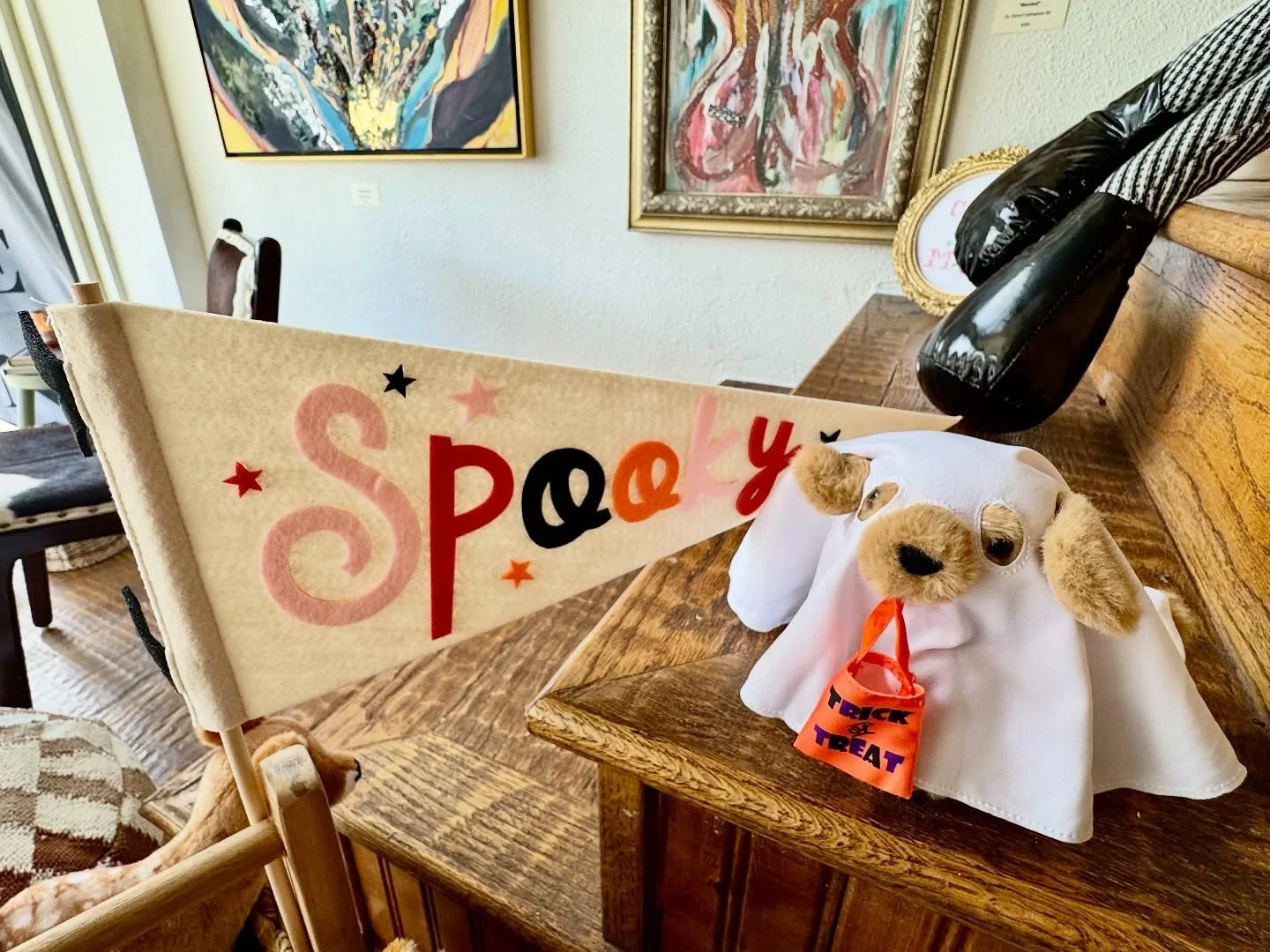 October 1st can mean only one thing, #spookyszn! We have some fun Halloween decor and gifts in store, ready to make your home fun and festive. Stopping and see what&rsquo;s in store!

#jblockandco #halloween #holidaygifting #spookyvibes #boobash #tri