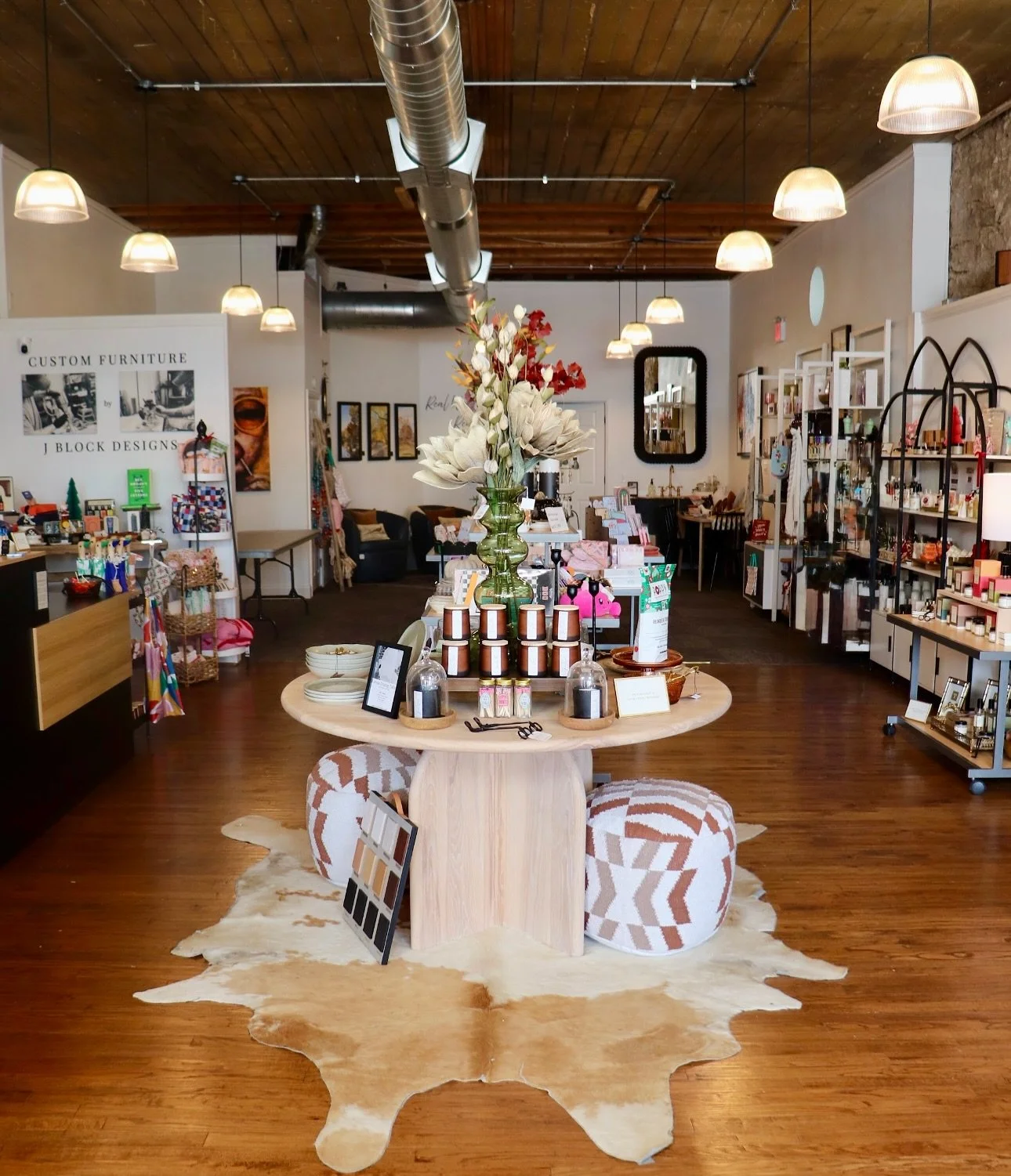 Everything you see in these photos is available to shop. 🕯️🍂

Can&rsquo;t make it in? Window shop with us &mdash; we ship anywhere. 

#ThanksgivingDecor #HostInStyle #LuxuryInteriors #HomeDetails #TabletopDecor #HolidayHosting