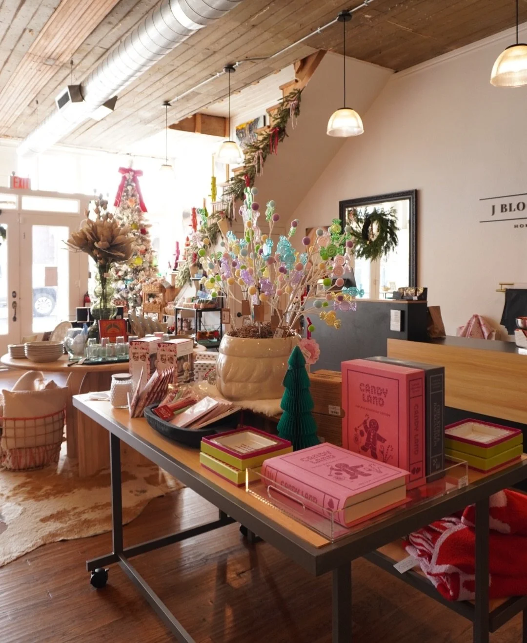 Christmas is near &mdash; three days away. ✨

Grateful for our community, inspired by the spirit of giving, and cherishing the quiet joy of this season.

Come stop by for some last minute goodies before they are gone! 

#interiordesign #customfurnitu