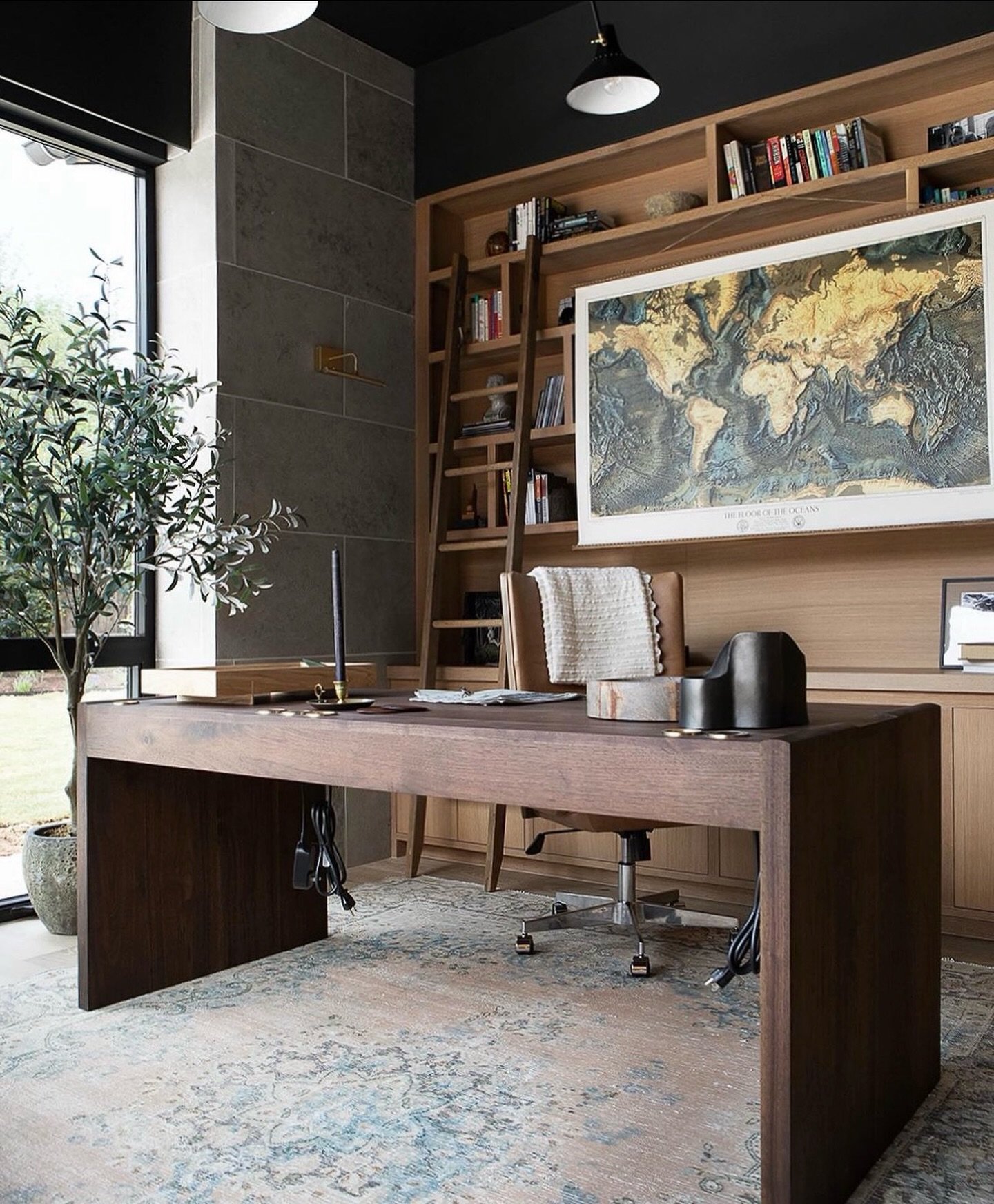 A home should feel calm, warm, and intentional.
We design for that.

Photo: Walnut Writing Desk, Black Oil Finish

Made by: @jblockdesigns
Interior Design: @urbanologydesigns
Photography: @mattigreshamphoto 

#customfurniture #interiordesign #luxuryi
