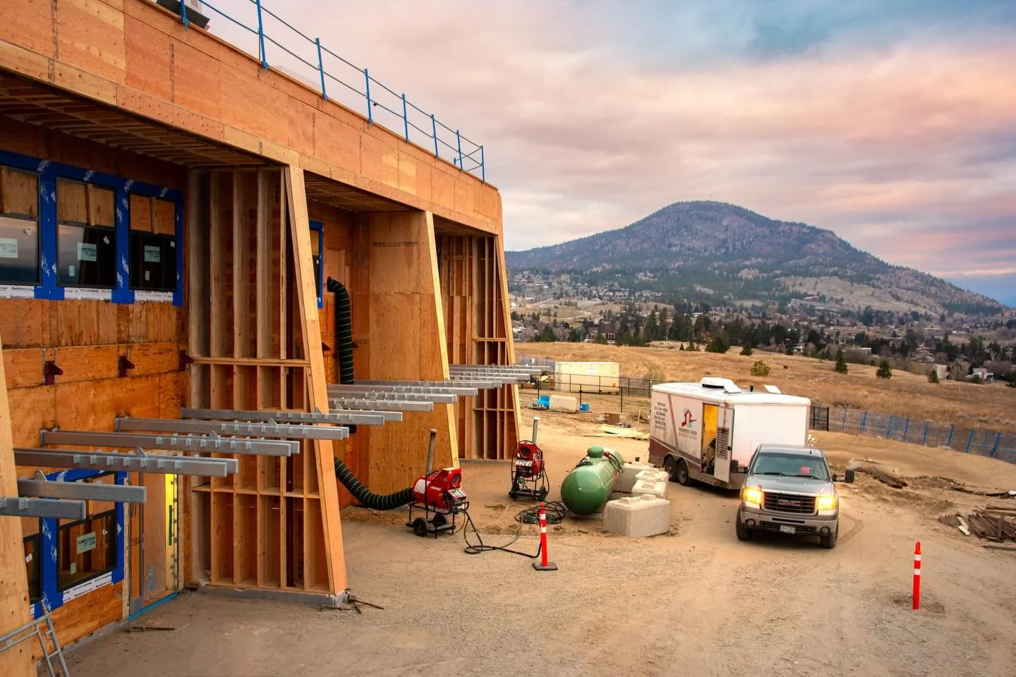 Afternoon check-in at the Penticton Indian Band school addition.
Renderings ➝ reality. Wood and steel coming together as we prep for exterior building wrap and interior finishes. 👊
#bringingitalltogether #realworkrealresults