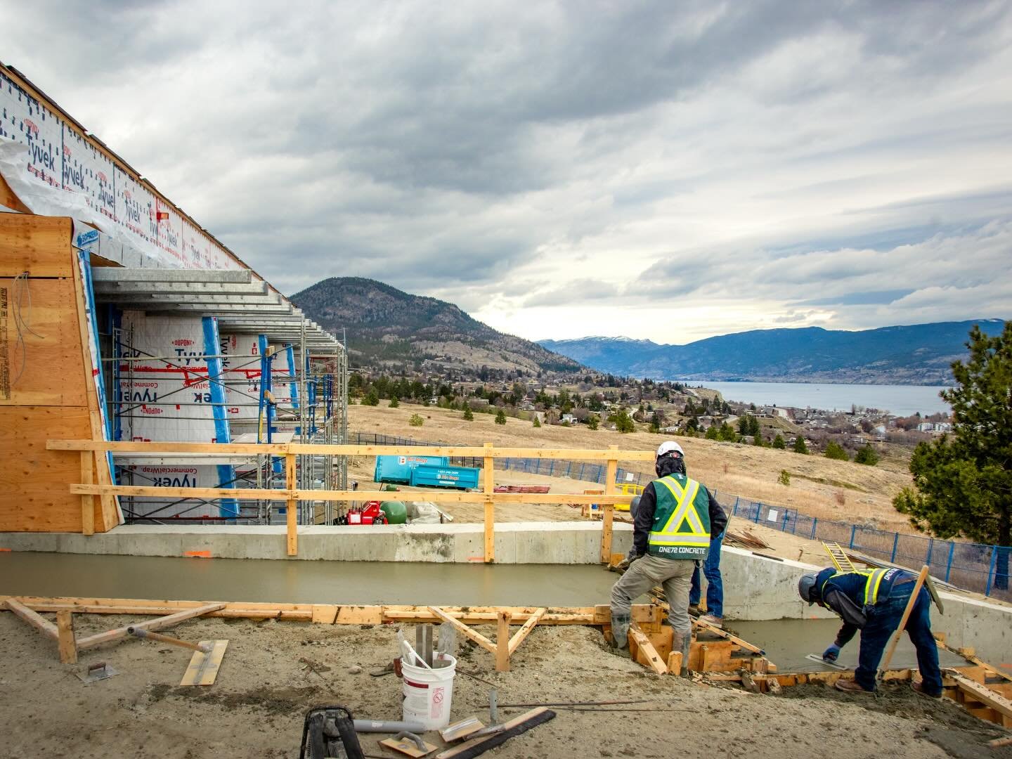 Progress doesn&rsquo;t happen overnight&mdash;it happens one careful step (and one pour) at a time. Pun very intended. 
#BringingItAllTogether 
#OkanaganViews