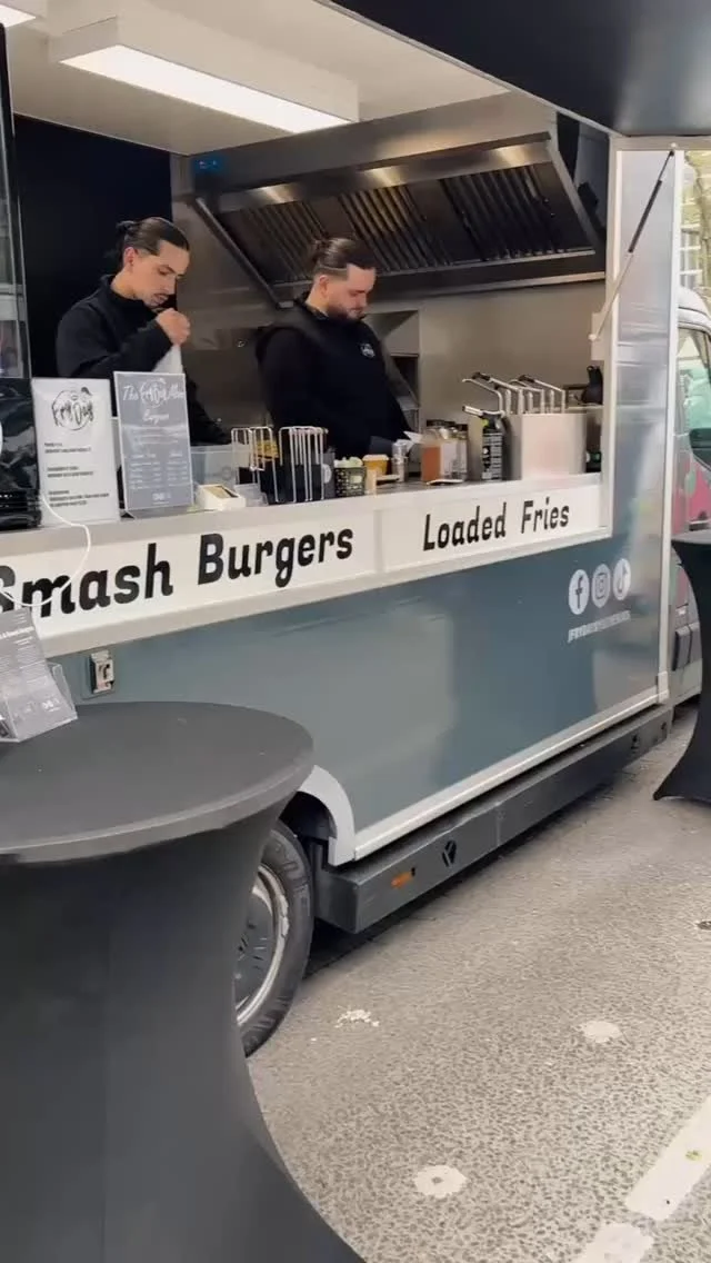 Kingsday recap 🧡🇳🇱 #frydaybybenenjes #loadedfries #smashburger #dappermarkt #amsterdam