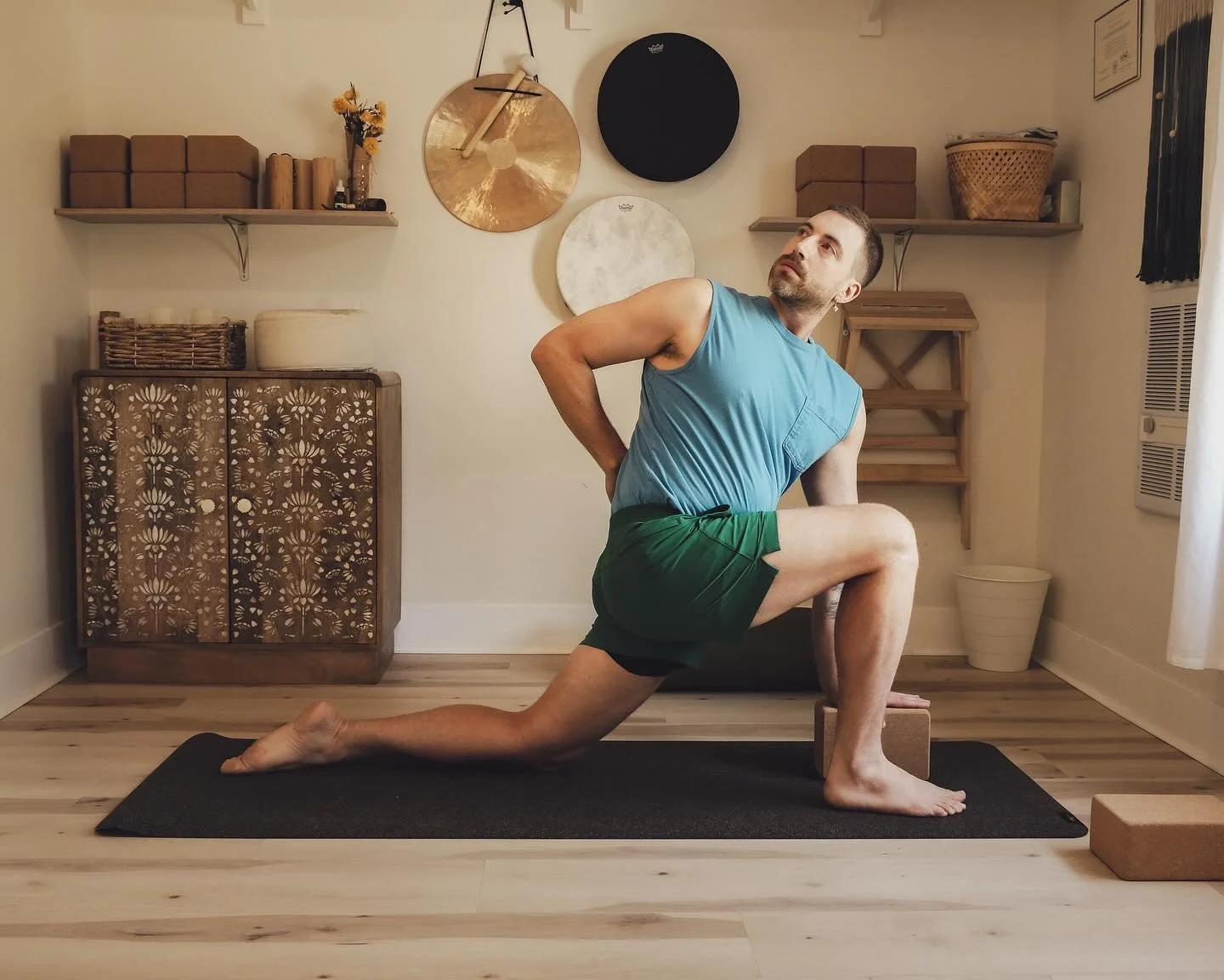 Low lunge, low crescent, Anjaney Asana&hellip;with a twist. This is one of the poses I like to describe as being 360 degree engagement. The whole body is involved. Stretch, strengthen, balance, and lengthen from top to bottom - with variations for ev