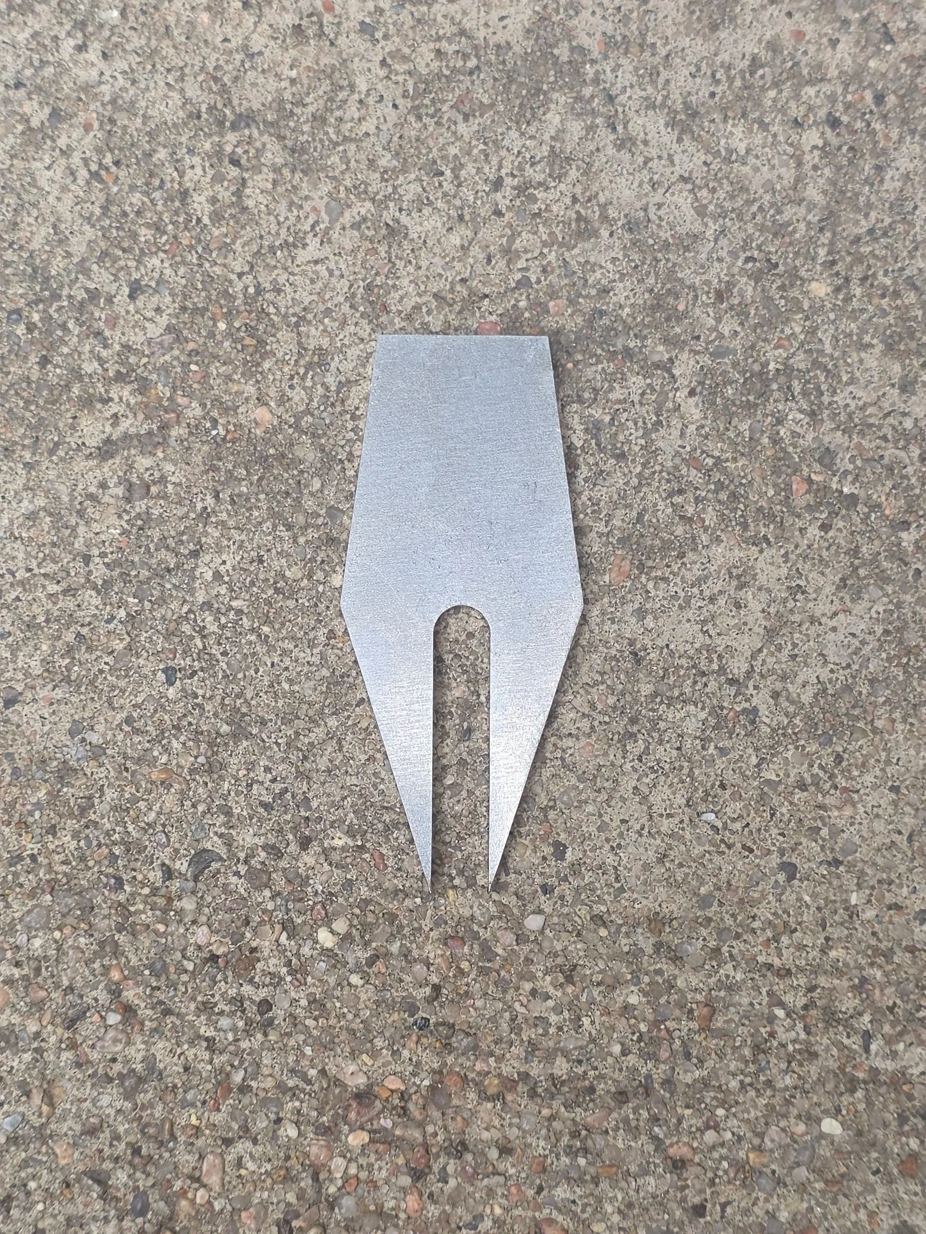 Square golf divot