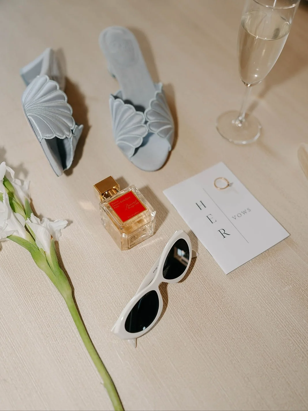 This fragrance for your wedding day&hellip; Who knows this one?

Planning: @algarvedreamweddings 
Styling &amp; decor: @claudia_mota_design 
Photo &amp; video: @neverendsphoto 
Venue: @solardopaco.algarve 
Bride: @michelledonnellanhq 
Hair: @hairstyl