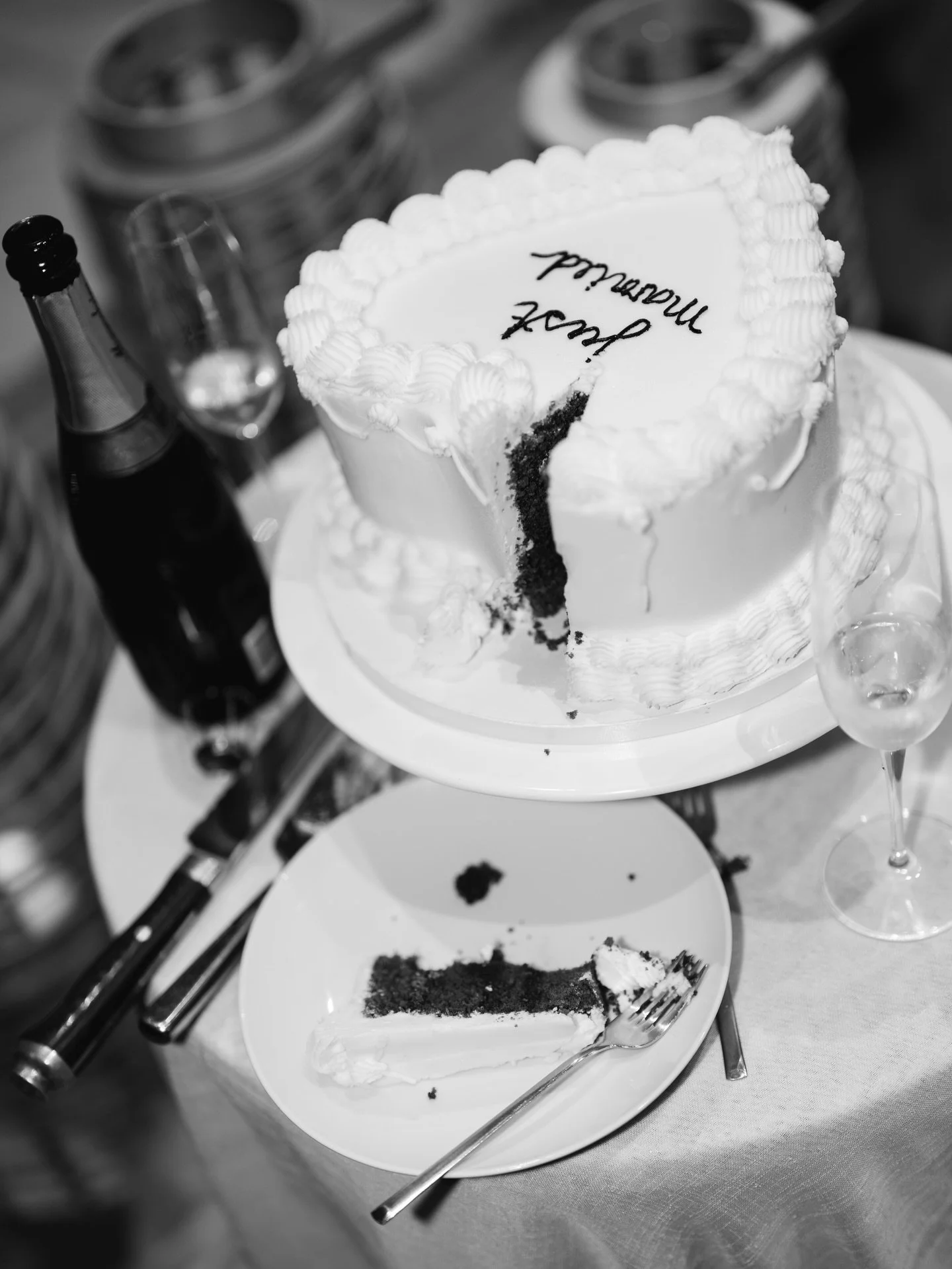 Just married.

Planning: @algarvedreamweddings 
Styling &amp; decor: @claudia_mota_design 
Photo &amp; video: @neverendsphoto 
Venue: @solardopaco.algarve 
Bride: @michelledonnellanhq 
Hair: @hairstyling_by_joanna 
Makeup: @makeup.algarve.sharonphill