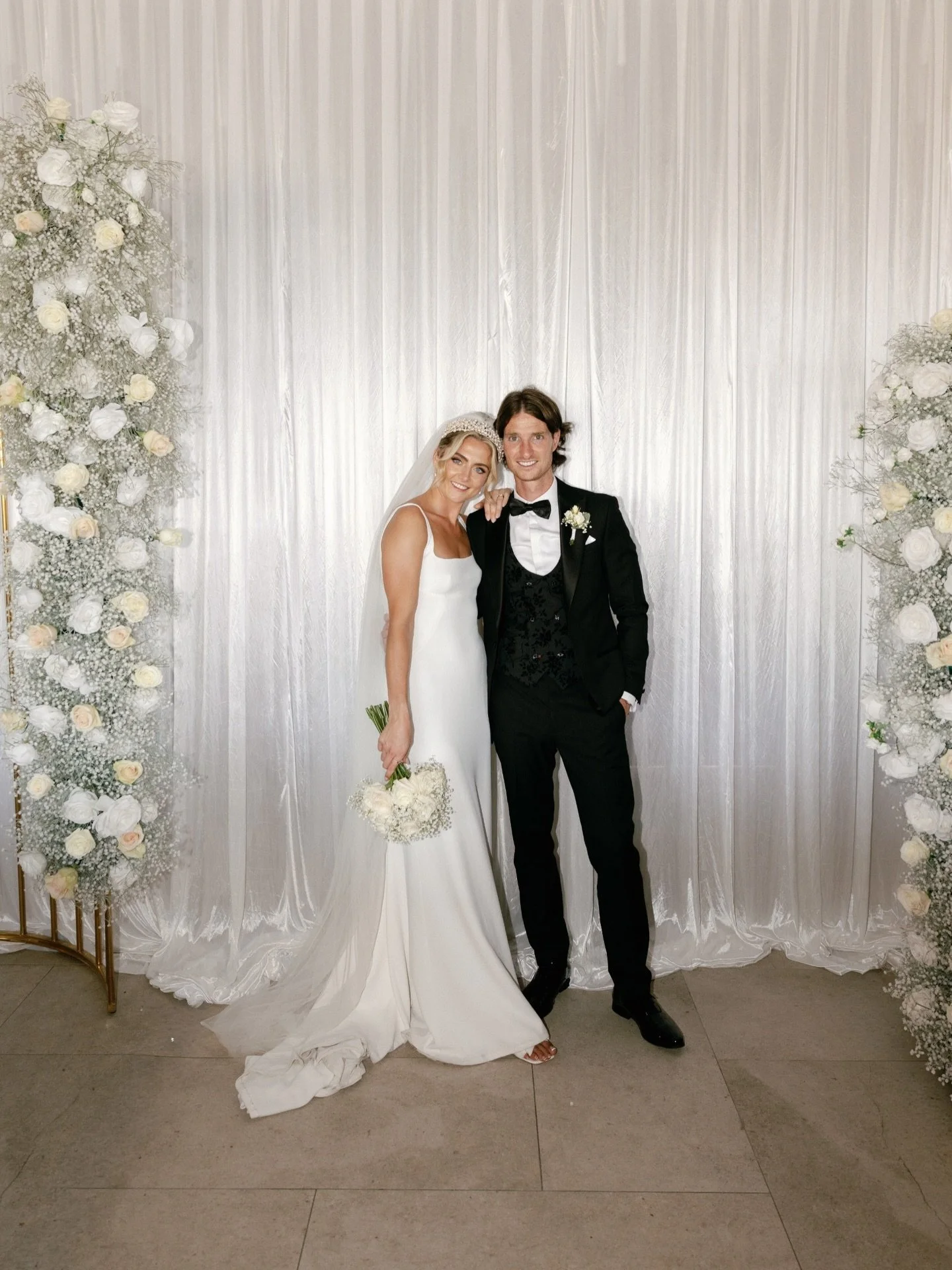 This entire gallery is everything. From Becky &amp; Sam&rsquo;s wedding day.

Styling &amp; decor: @claudia_mota_design 
Planner: @algarvedreamweddings 
Photographer: @visualstoriesco 
Hair: @algarvehairmakeupstylist_xenia 
Makeup: @andreiabarradas.m