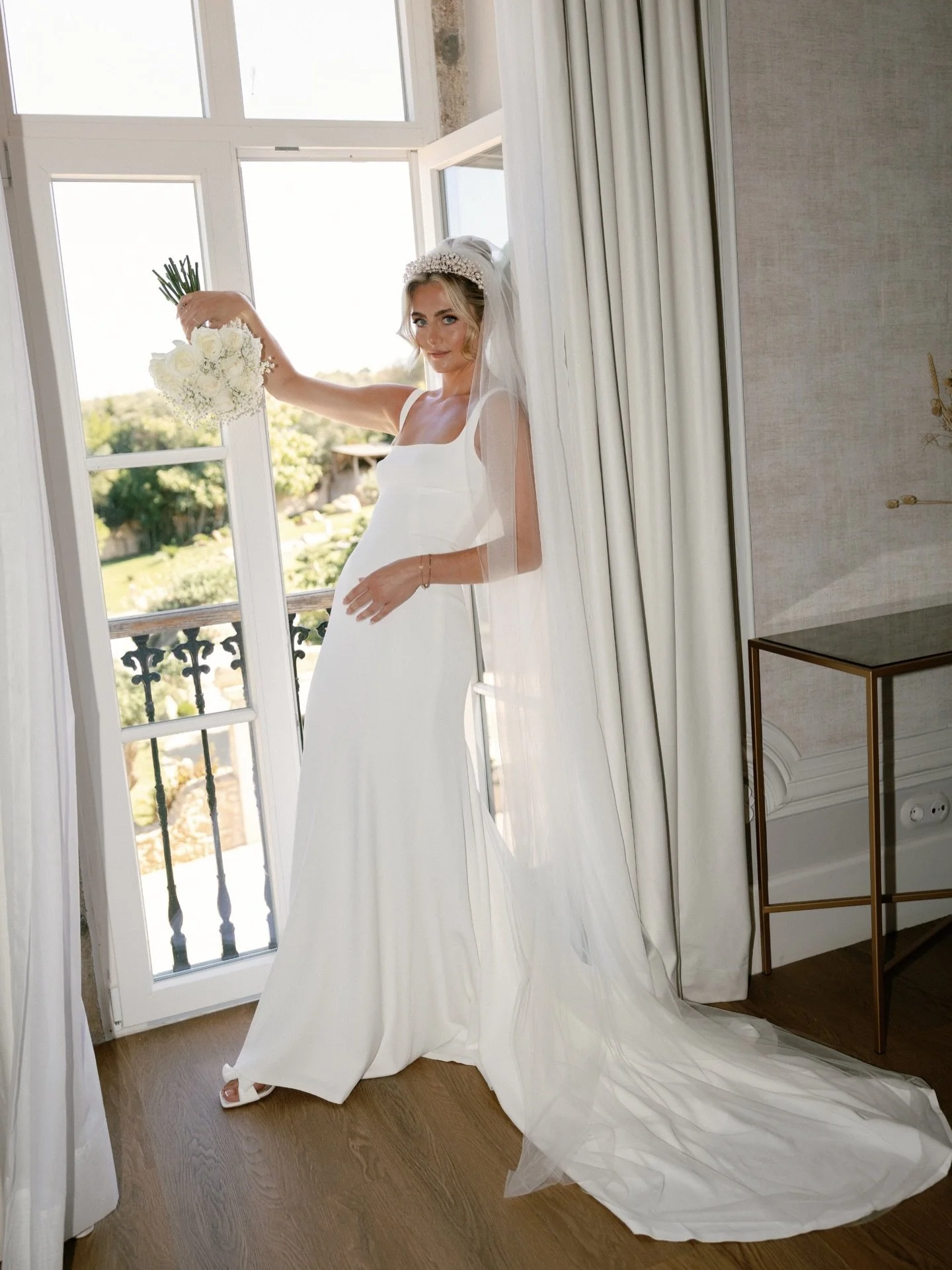 Becky. A stunning bride.

Styling &amp; decor: @claudia_mota_design 
Planner: @algarvedreamweddings 
Photographer: @visualstoriesco 
Hair: @algarvehairmakeupstylist_xenia 
Makeup: @andreiabarradas.makeup 
Flowers: @cidaliasousaciflor 
Music: @proeven