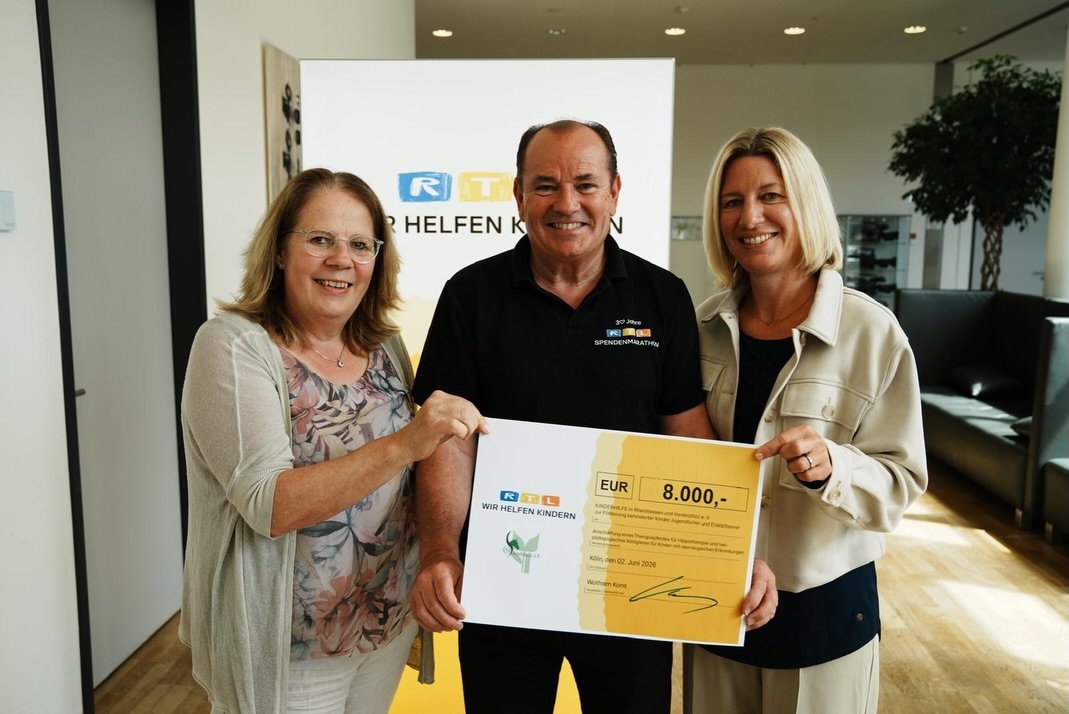 Gestern sind unsere 1. Vorsitzende Dr. Wilhelma Metzler und unsere stellv. Hofleiterin Jasmin Hahn nach K&ouml;ln gefahren. Dort durften sie eine Spende von 8.000&euro; von der @rtlwirhelfenkindern entgegennehmen. Wir sind sehr dankbar f&uuml;r die f