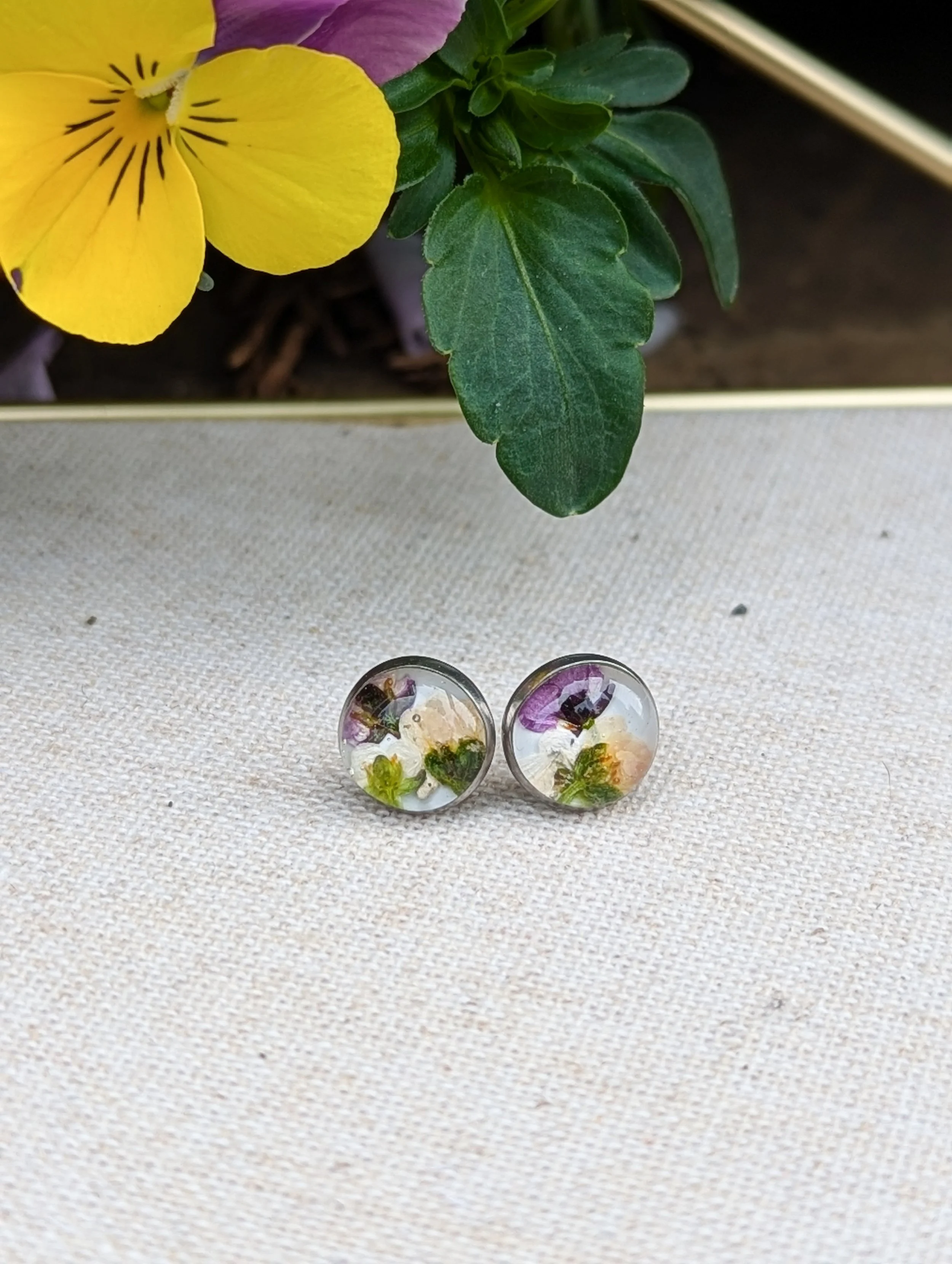 Tiny Peach & Purple Alyssum Studs